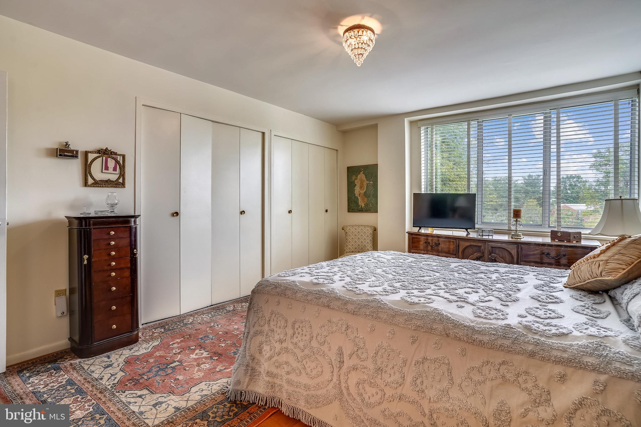 RIVER TOWERS - Residential