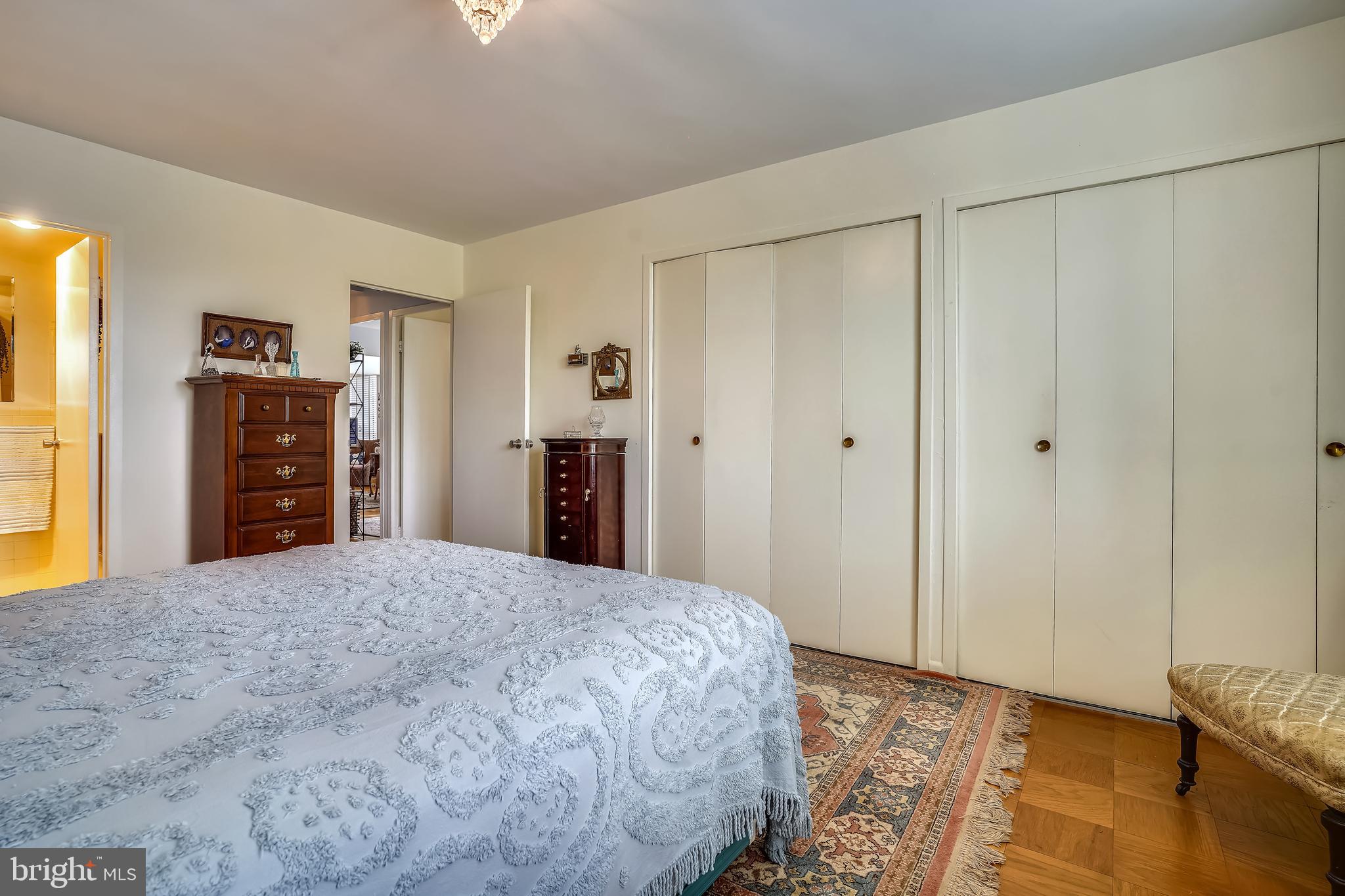 RIVER TOWERS - Residential