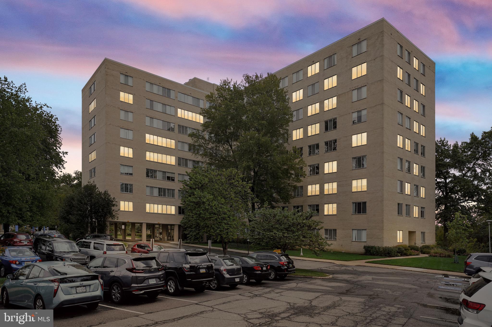 RIVER TOWERS - Residential