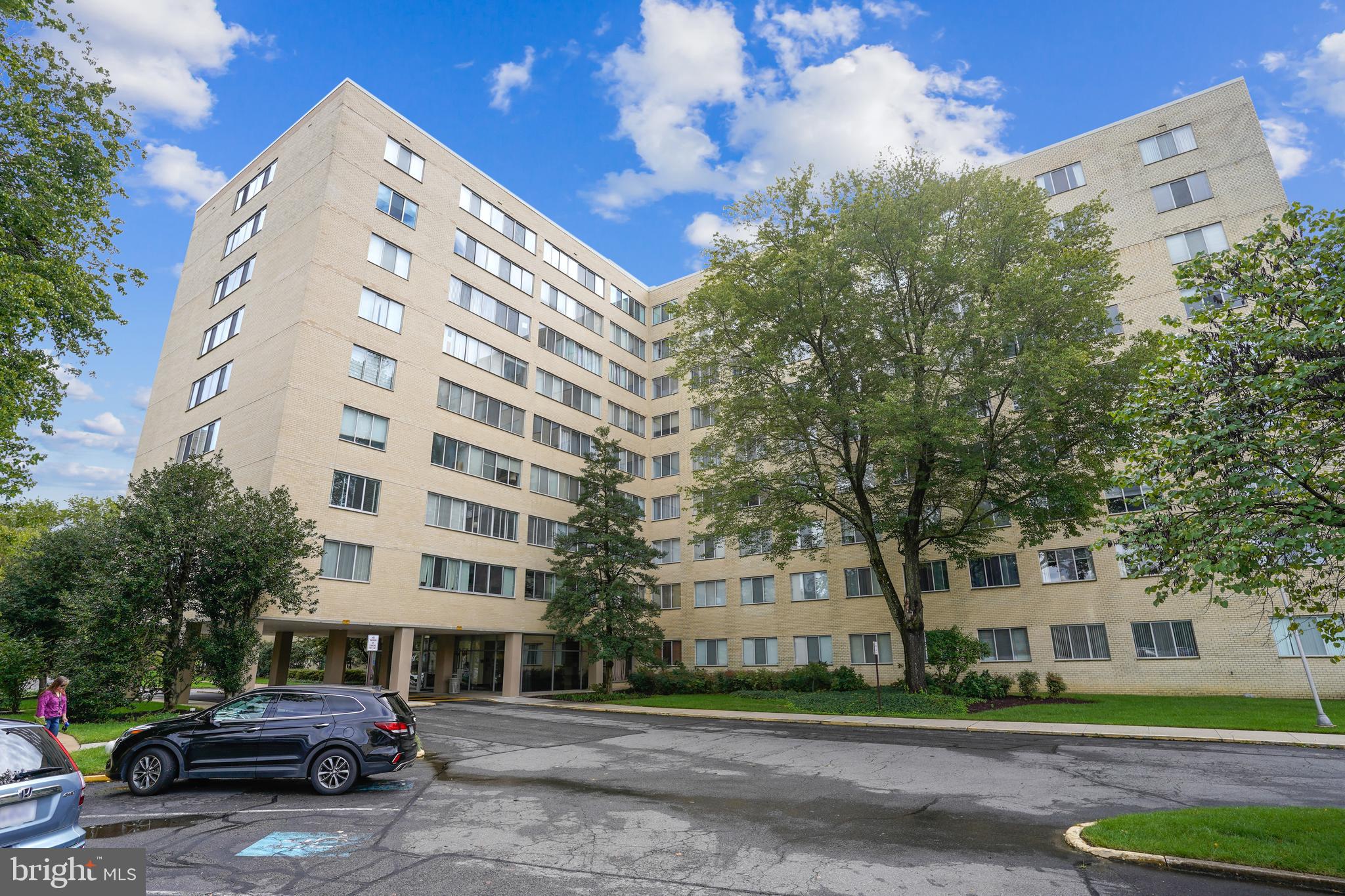 RIVER TOWERS - Residential