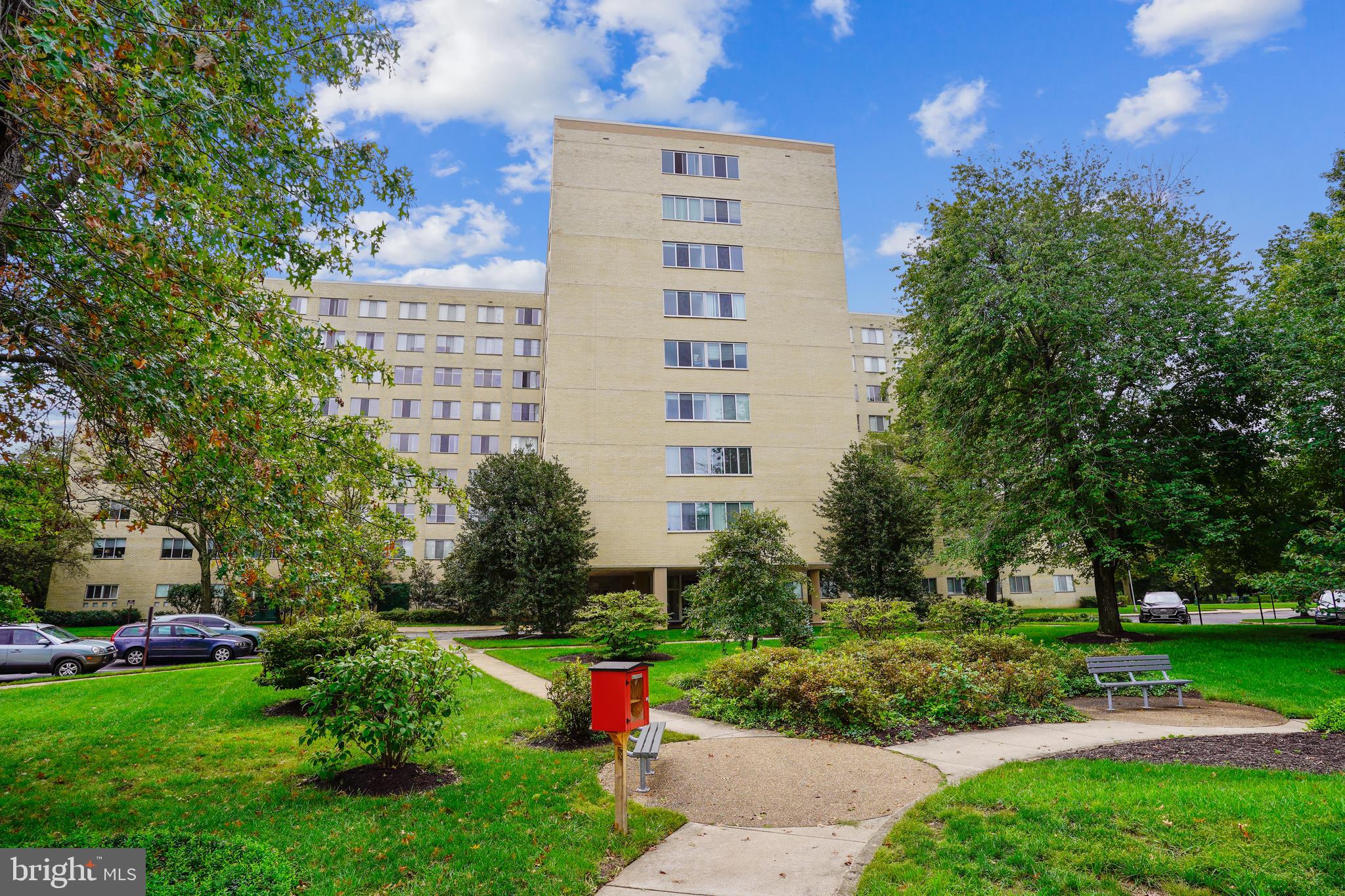 RIVER TOWERS - Residential