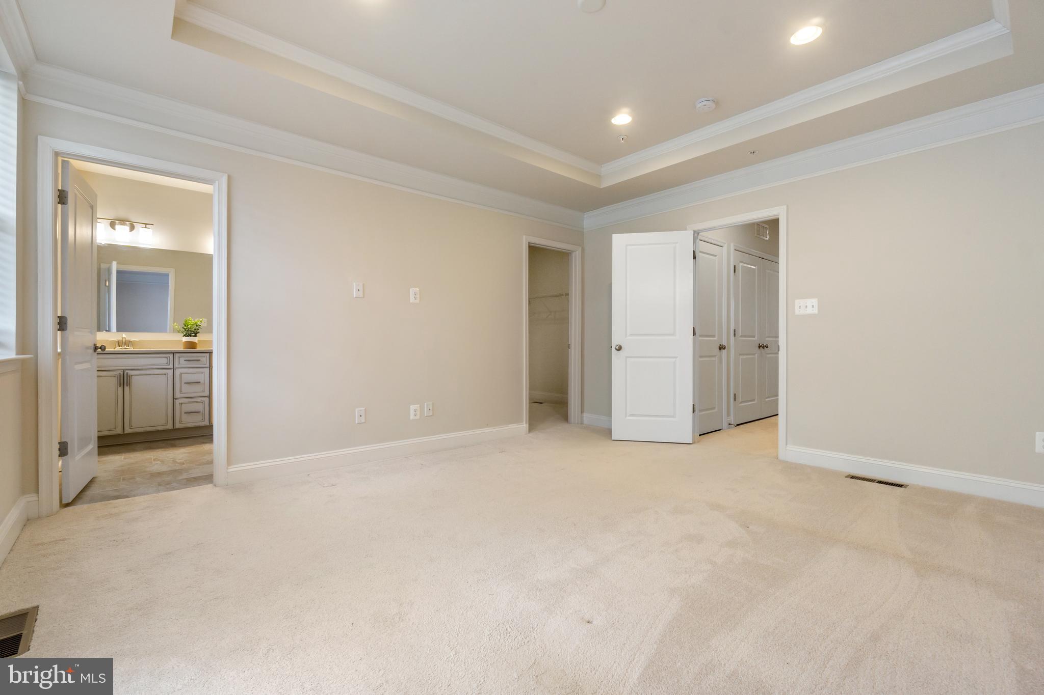 OXFORD SQUARE - Residential