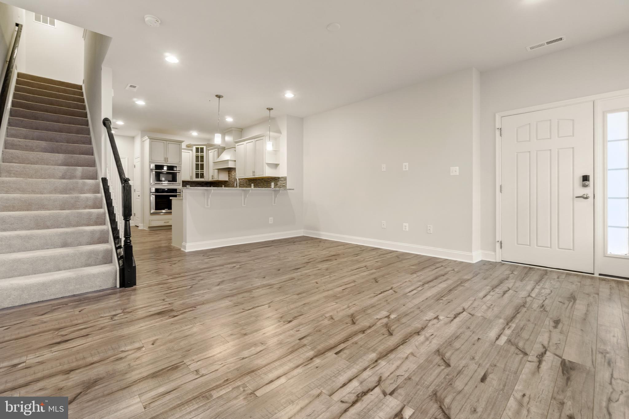 OXFORD SQUARE - Residential