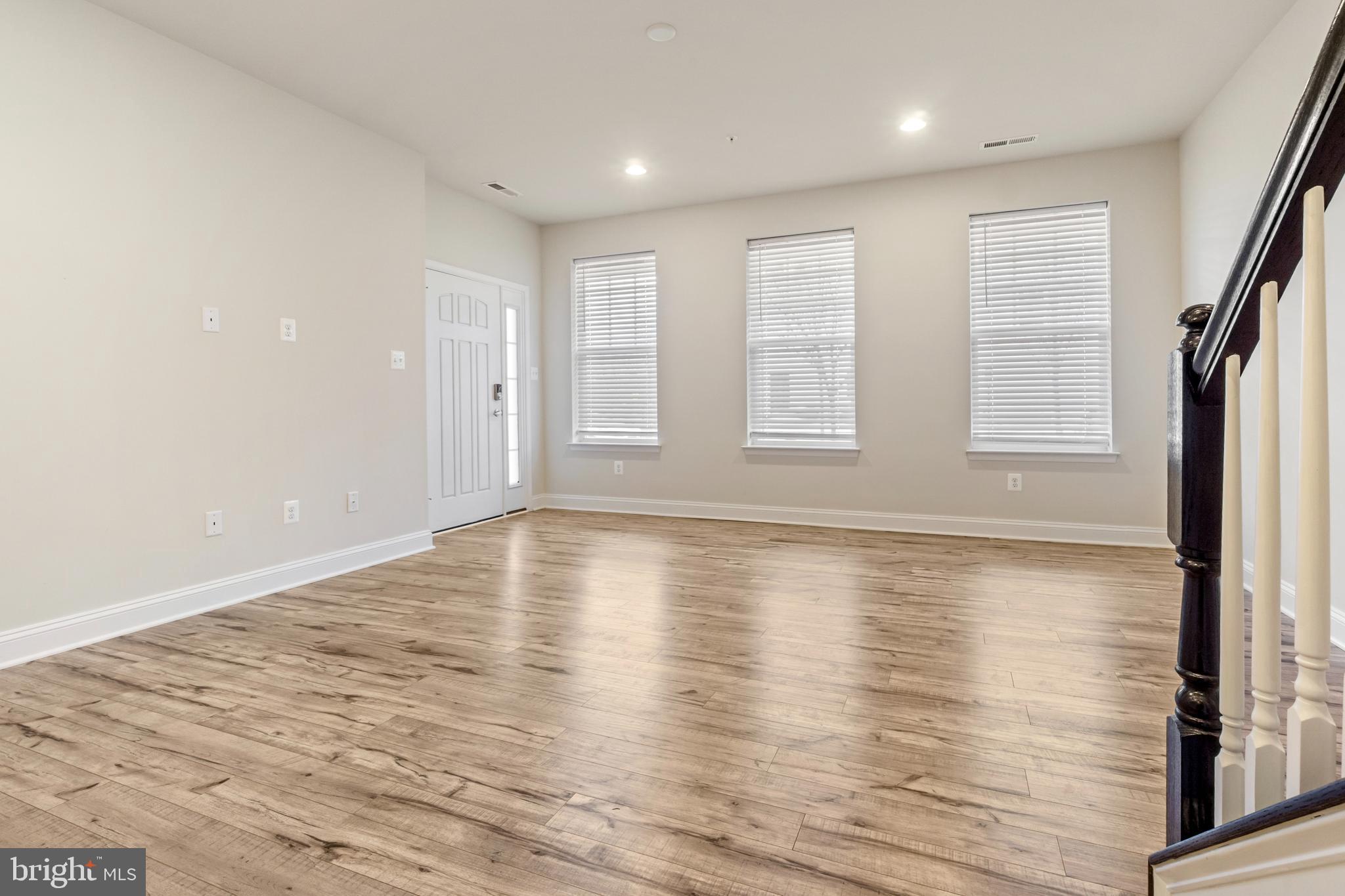 OXFORD SQUARE - Residential