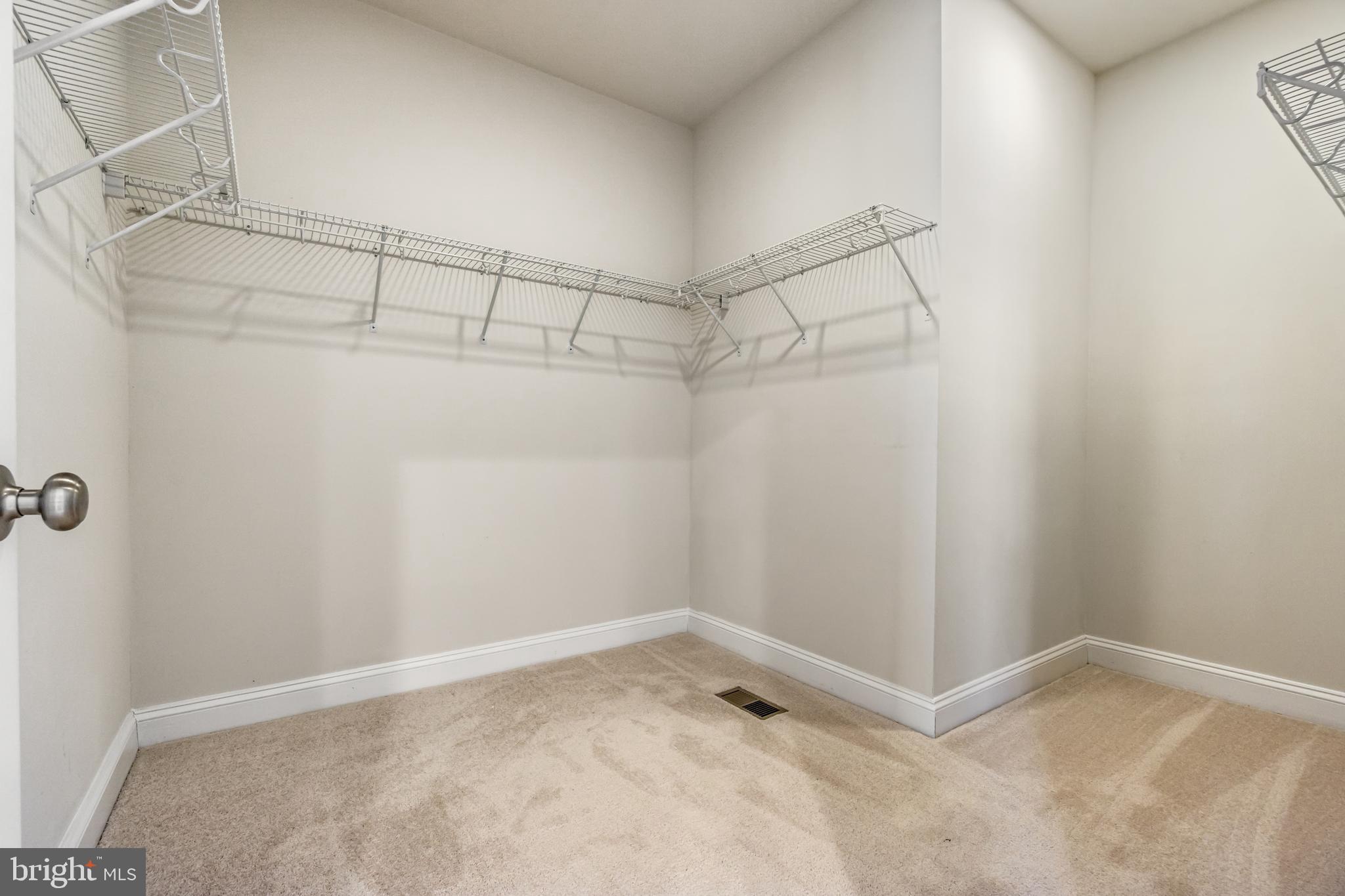 OXFORD SQUARE - Residential