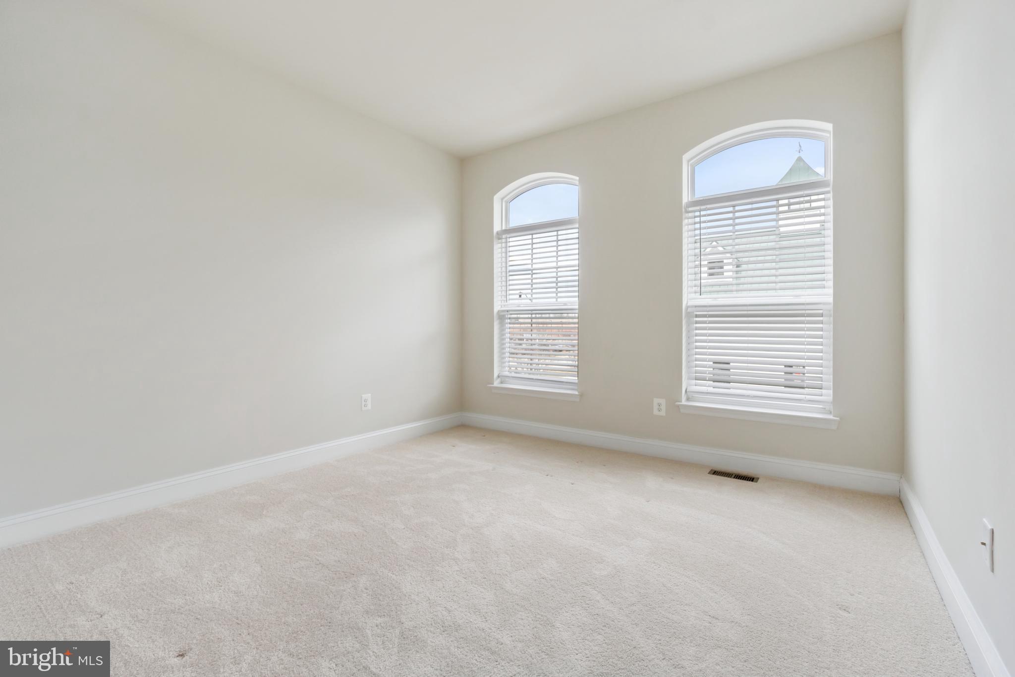 OXFORD SQUARE - Residential