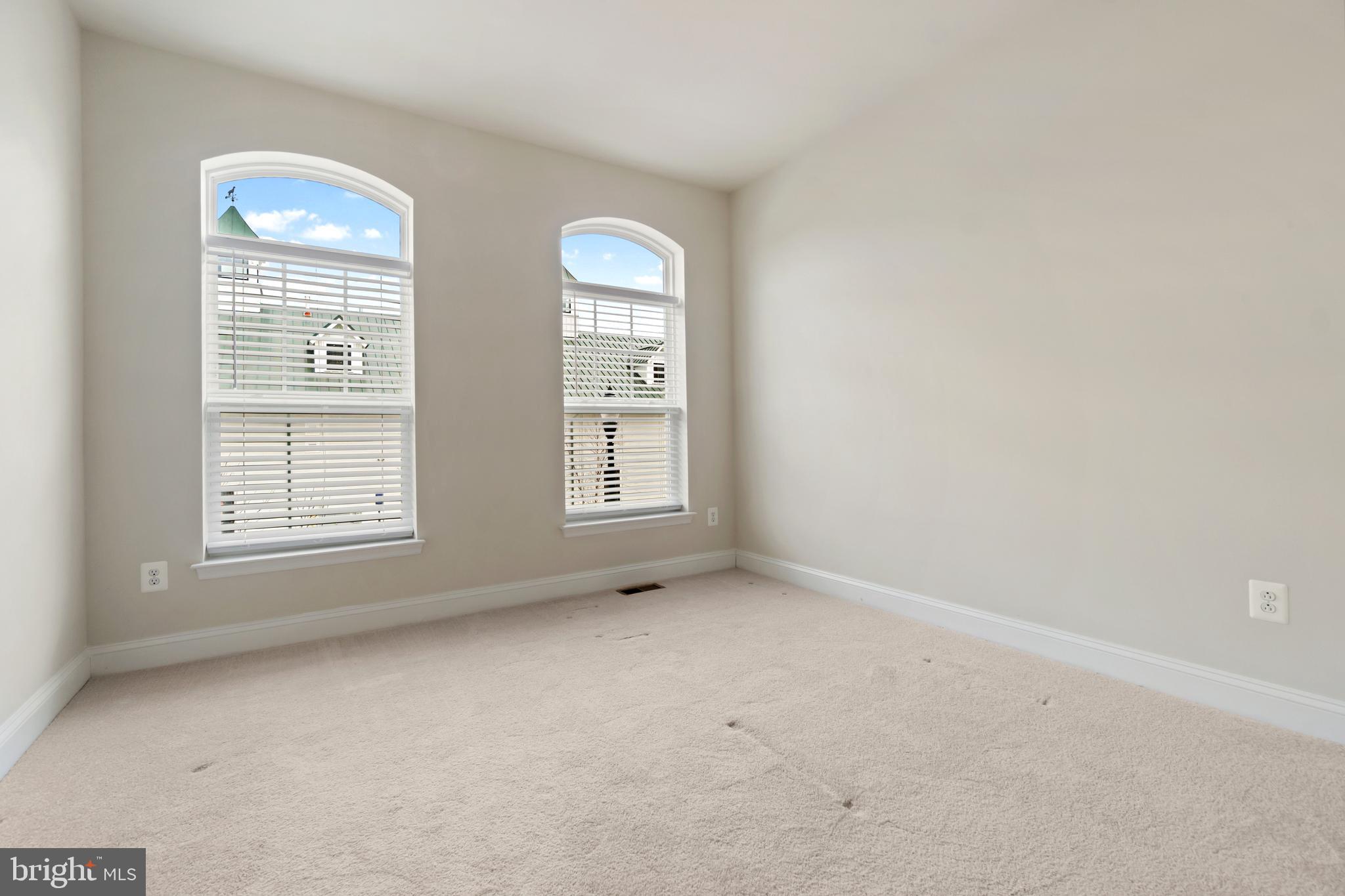 OXFORD SQUARE - Residential