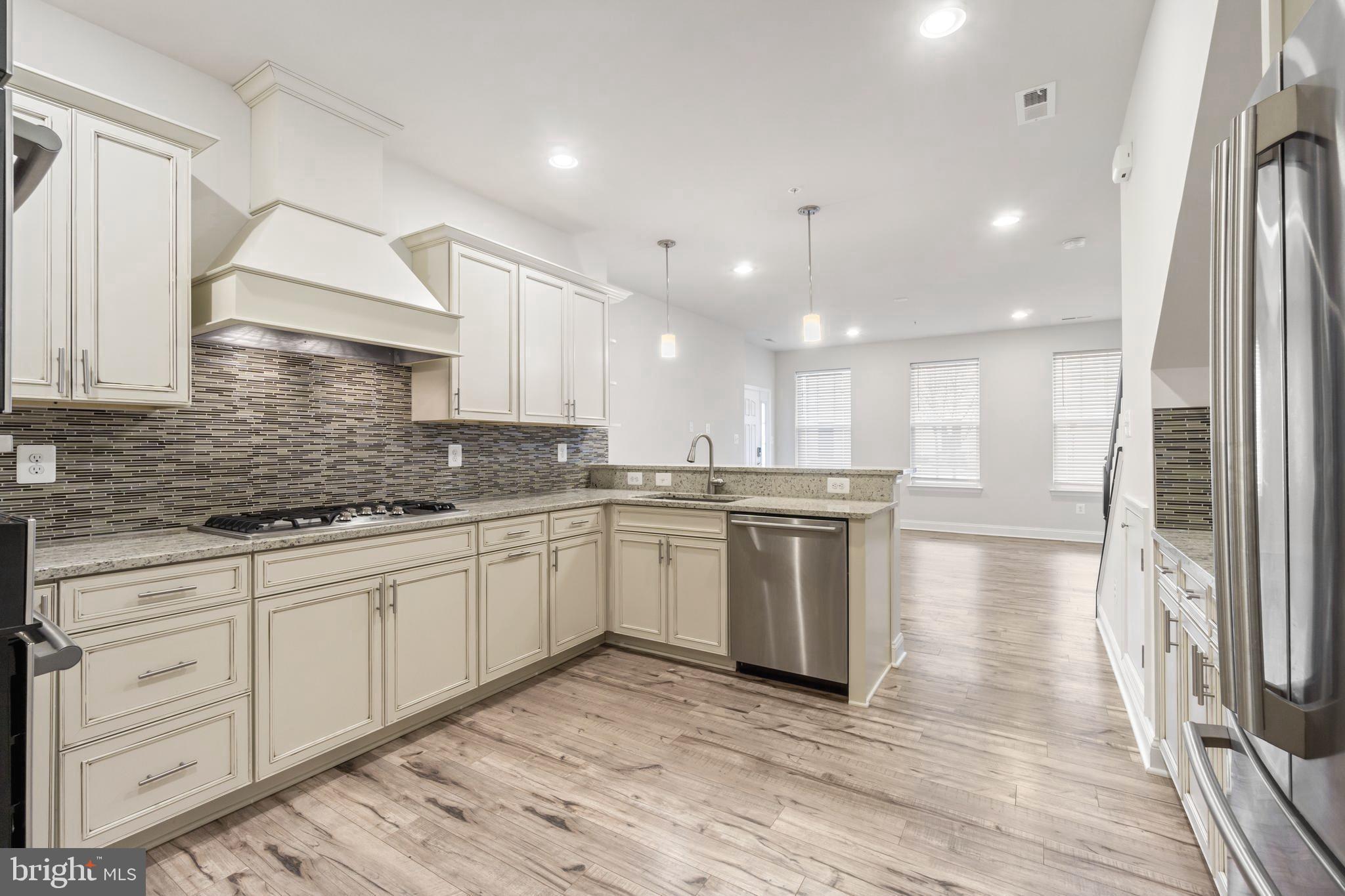 OXFORD SQUARE - Residential