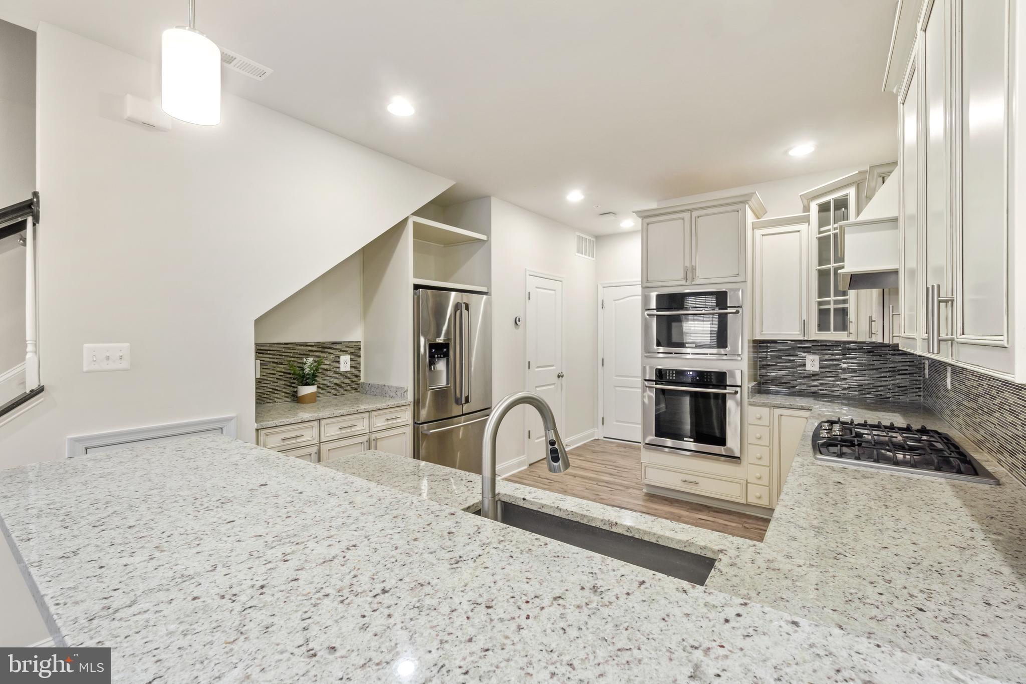 OXFORD SQUARE - Residential