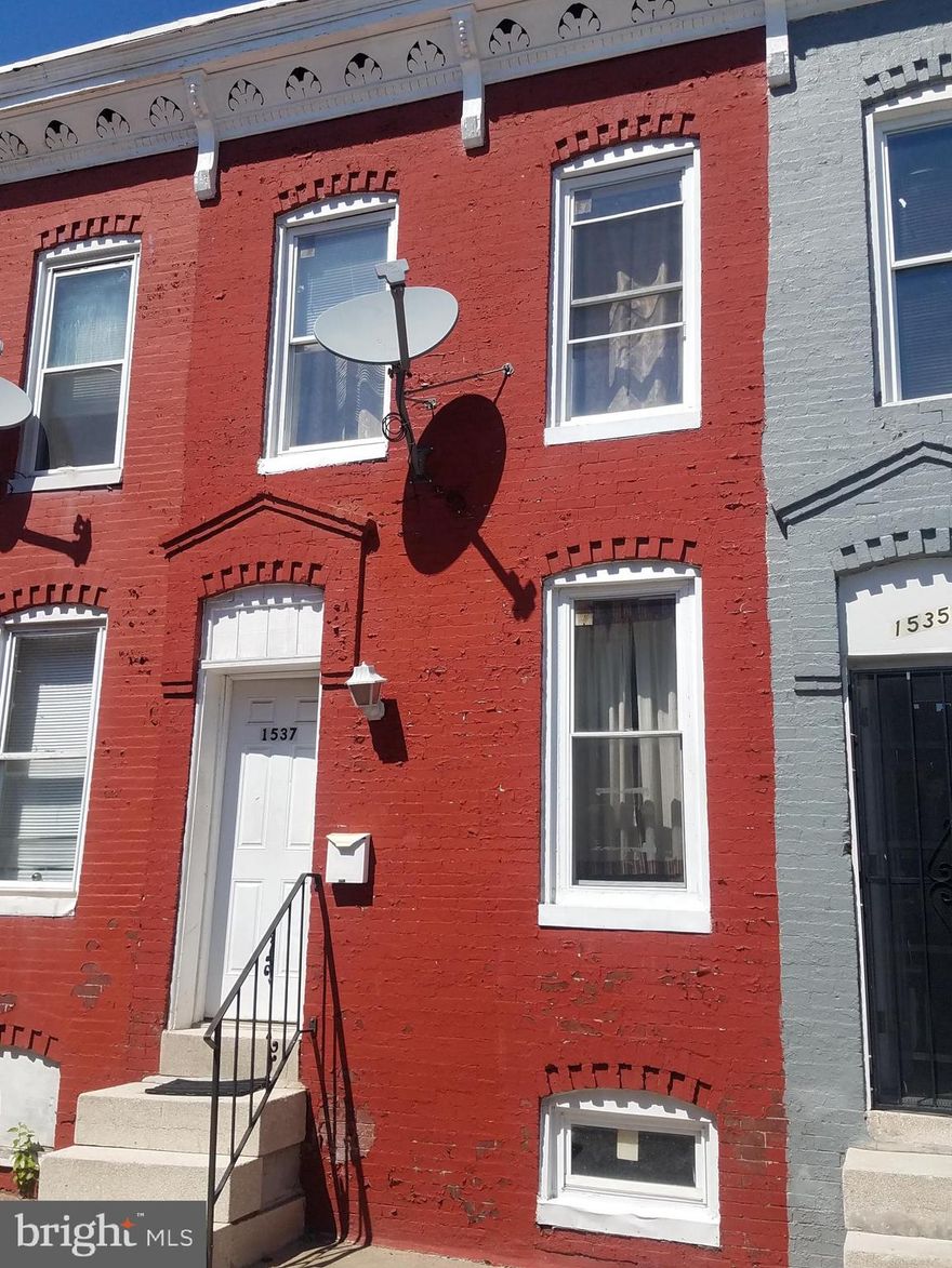 Great for Investor! Property is being sold as-is and subject to third party approval. No offers will be reviewed until 15 DOM. All offers must be wet signatures, no electronic signatures will be accepted.