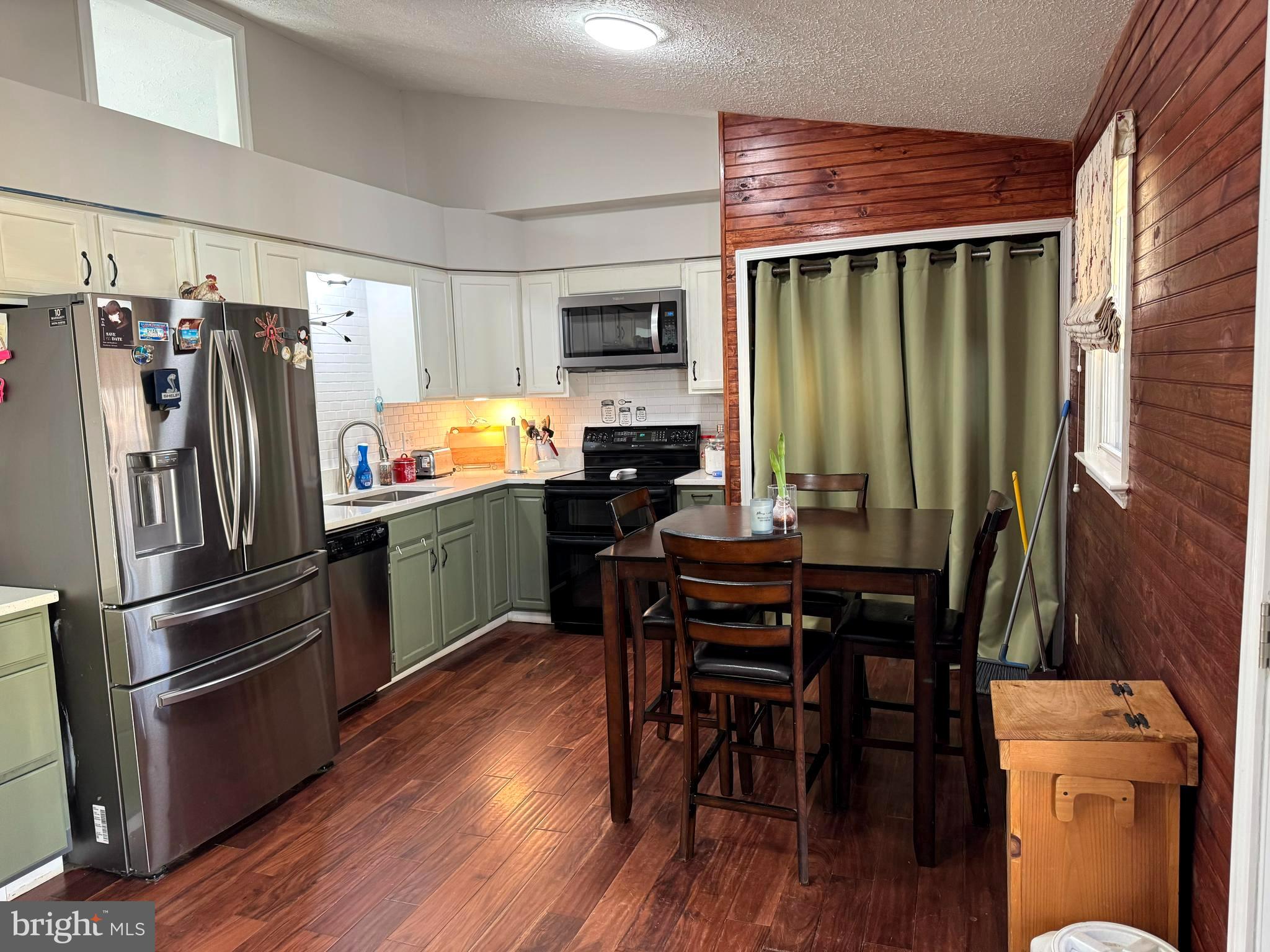 LAKE WILDERNESS - Residential