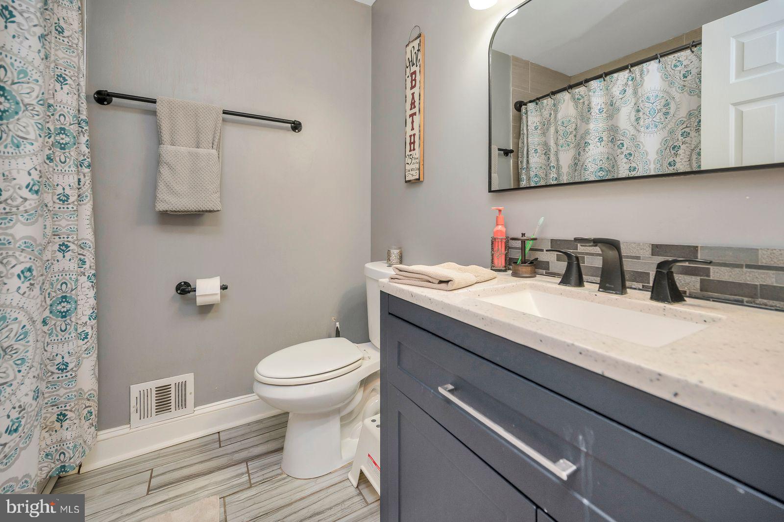 LAKE WILDERNESS - Residential