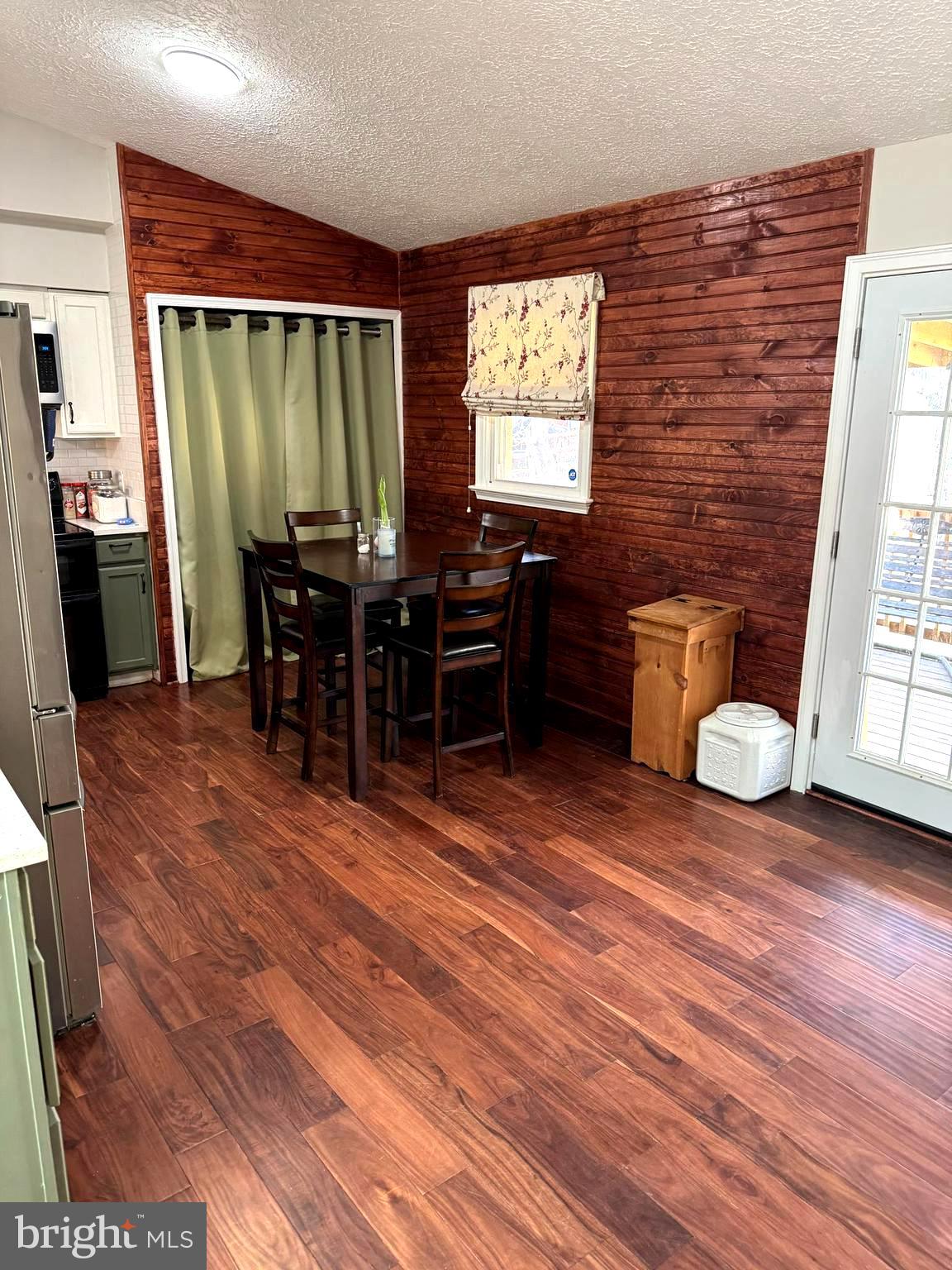 LAKE WILDERNESS - Residential