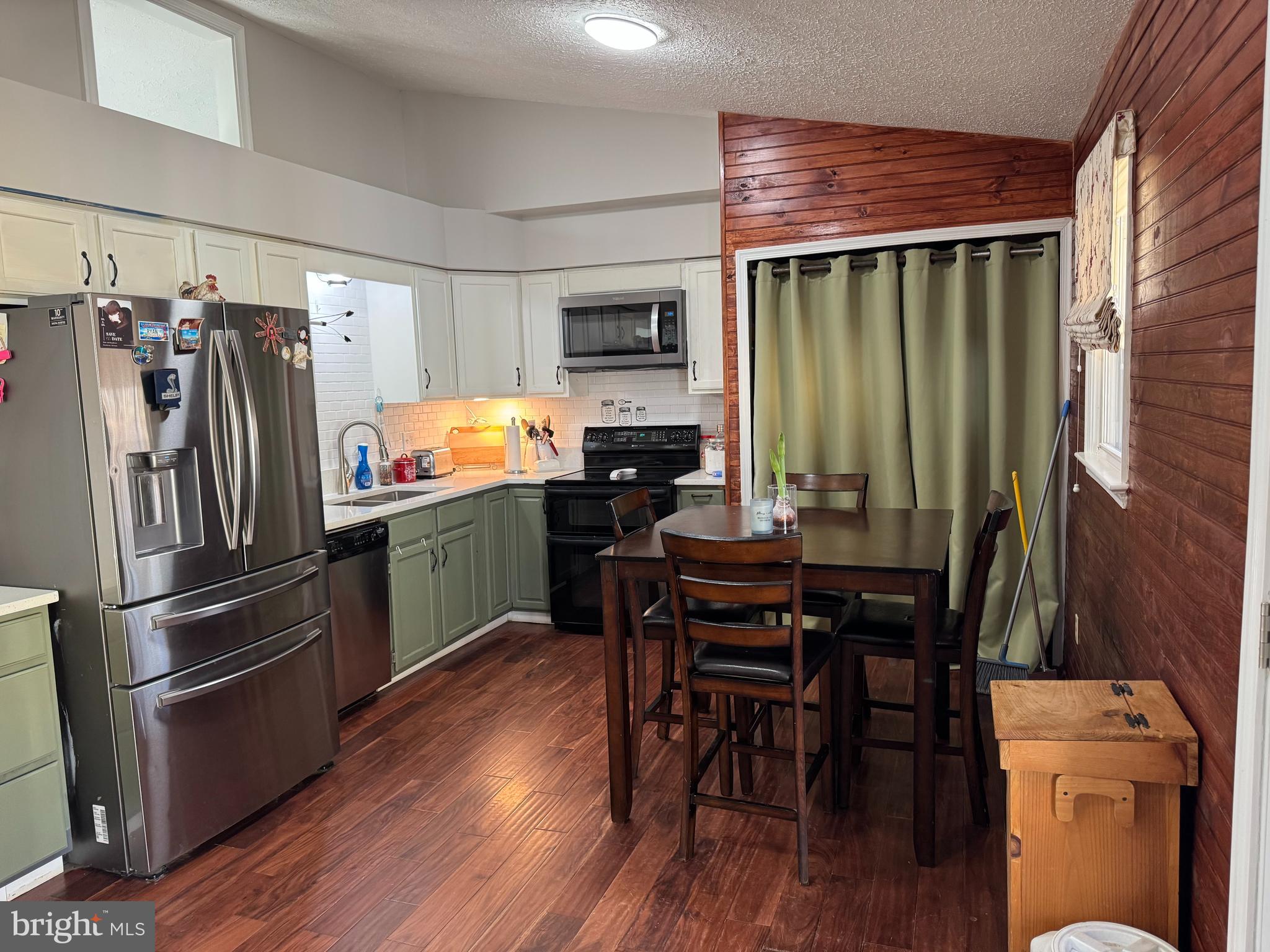 LAKE WILDERNESS - Residential