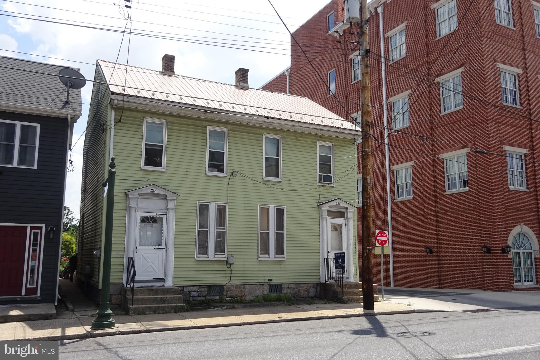 226-228 E QUEEN STREET