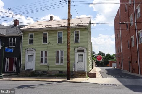 Multifamily For Sale - 226-228 E Queen Street<br/> CHAMBERSBURG, PA 17201