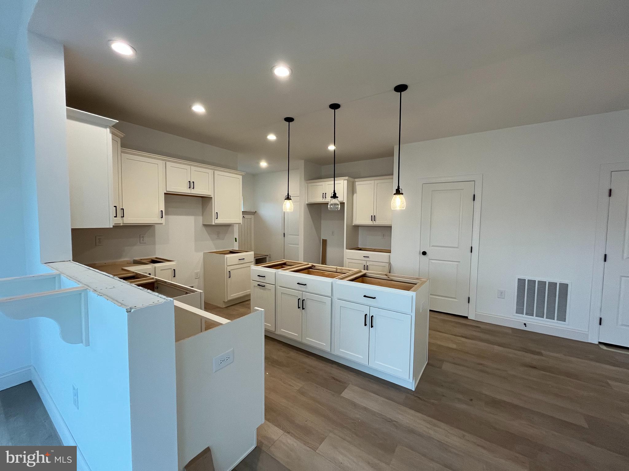 HICKORY POINTE - Residential