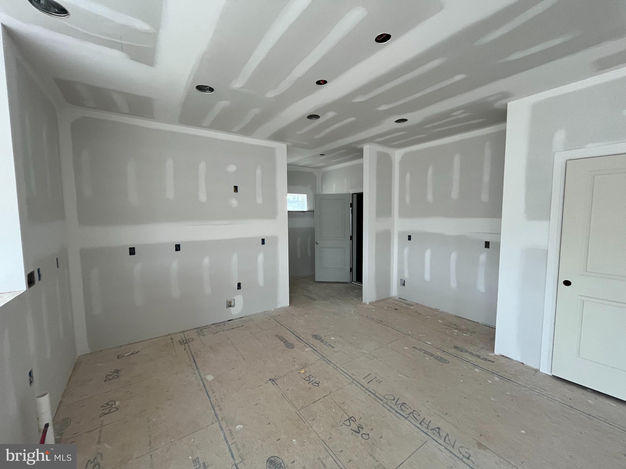 HICKORY POINTE - Residential