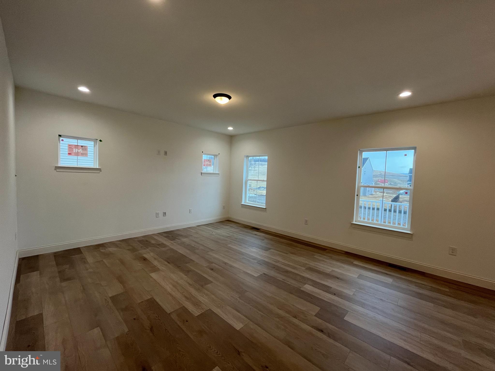 HICKORY POINTE - Residential