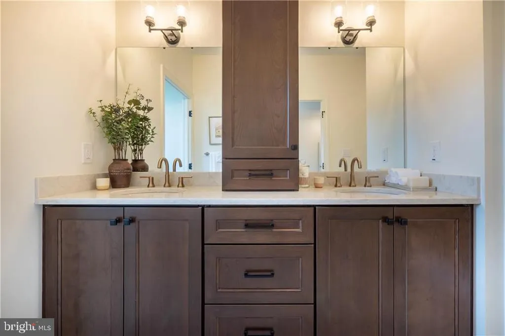 Bethlehem, Pennsylvania 18015, United States, 3 Bedrooms Bedrooms, ,4 BathroomsBathrooms,Residential,Active,176667