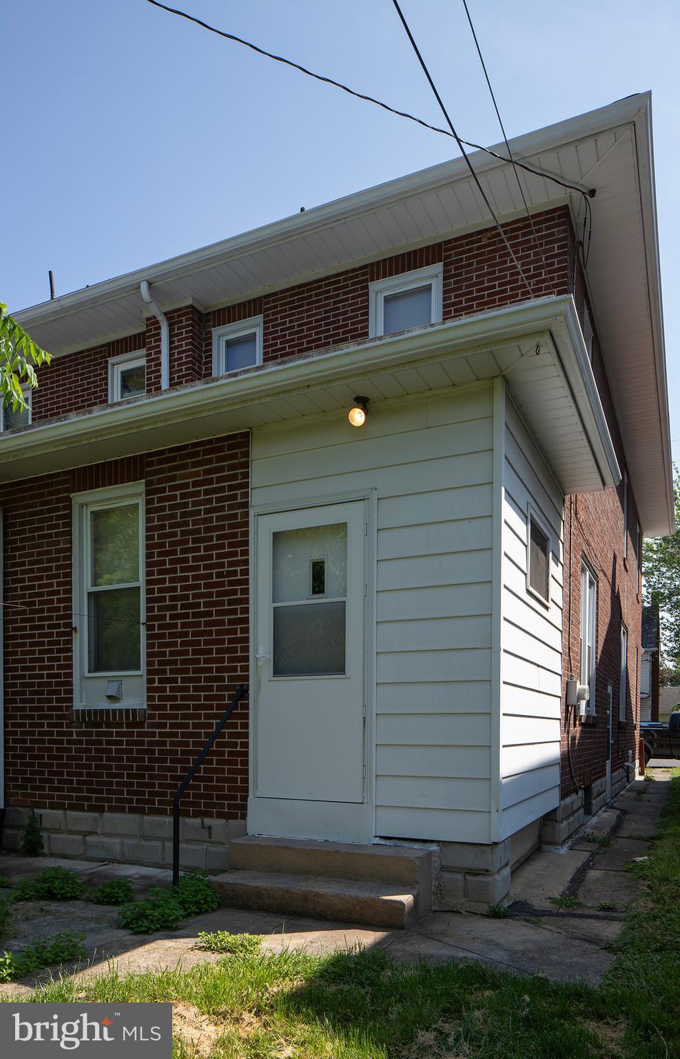 125 N LINCOLN STREET