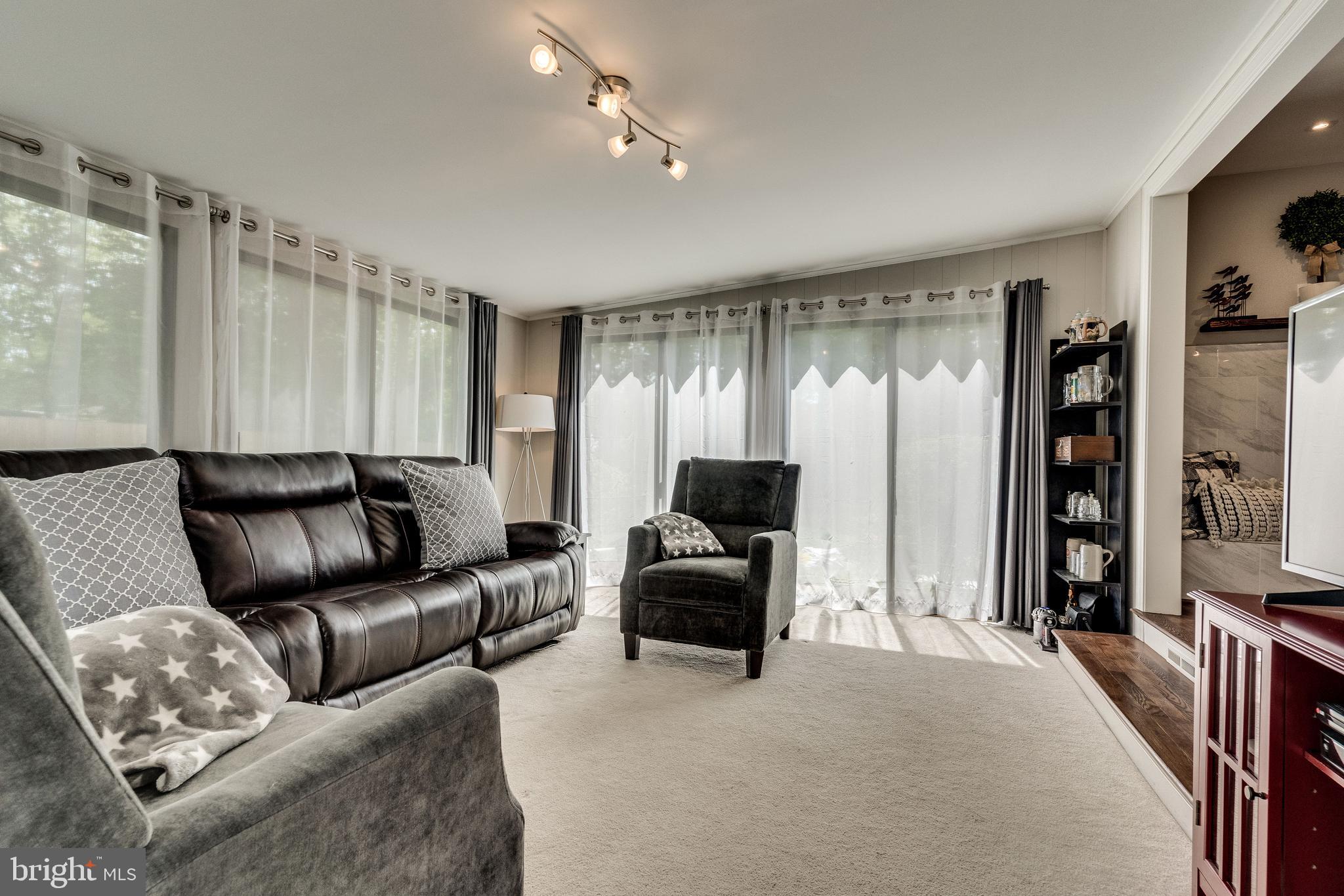 MOUNT VERNON MANOR - Residential