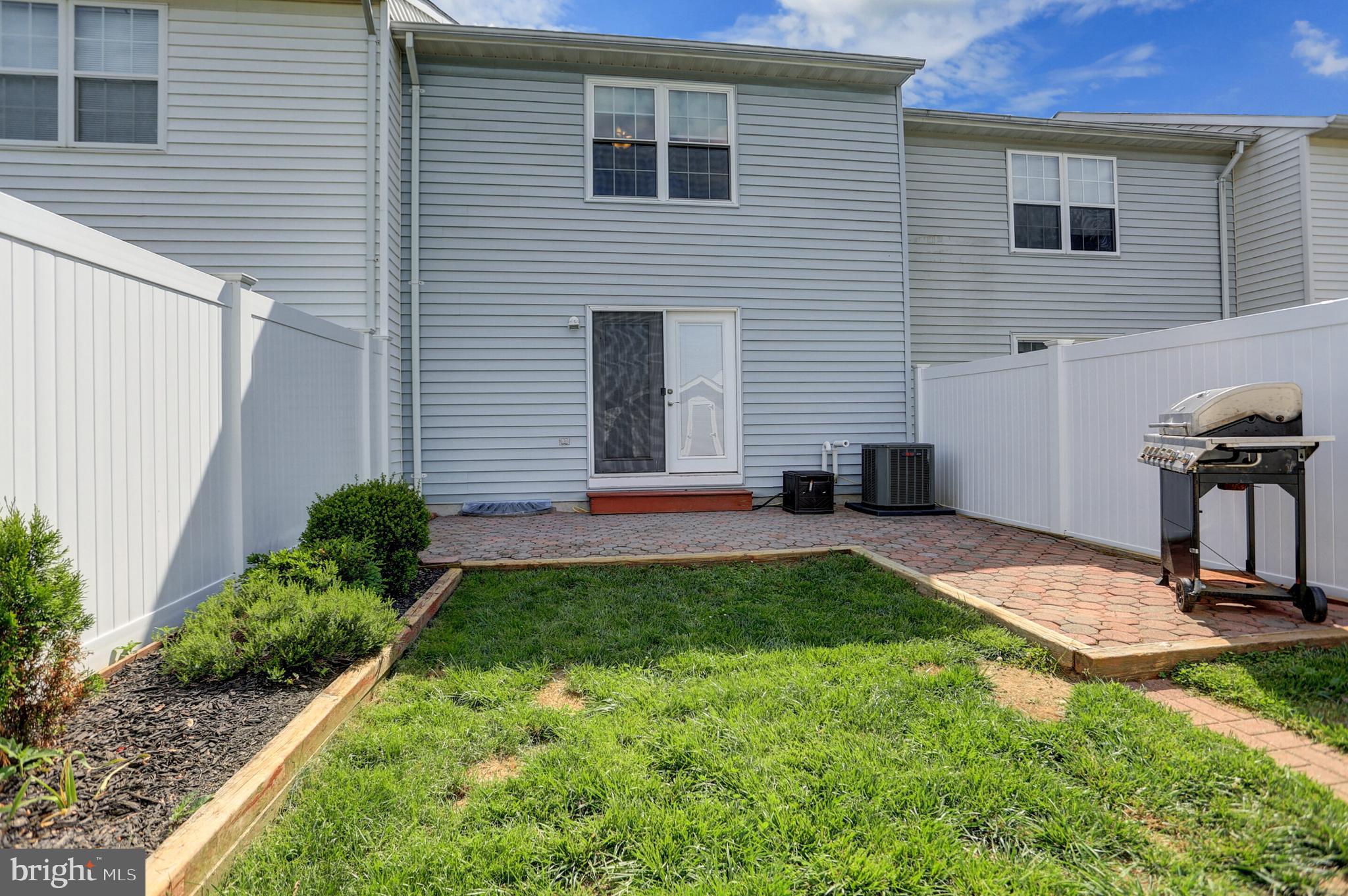 ROBERTS FIELD - Residential