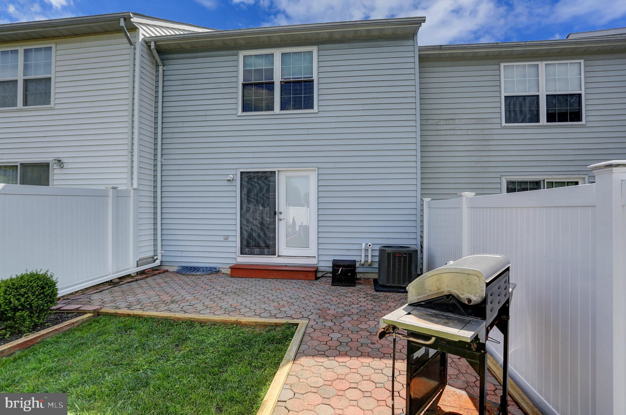 ROBERTS FIELD - Residential