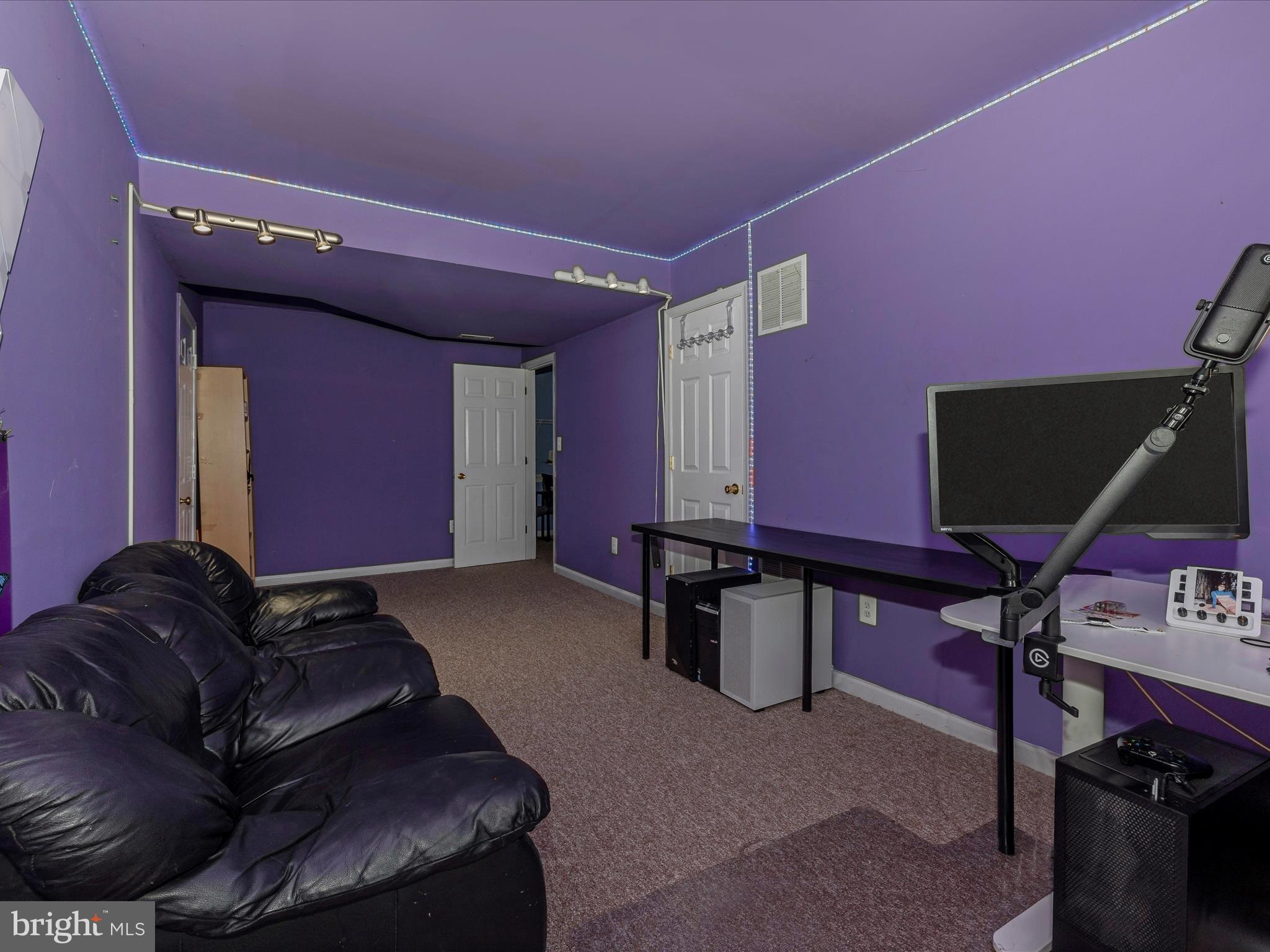 LAKE COVENTRY - Residential