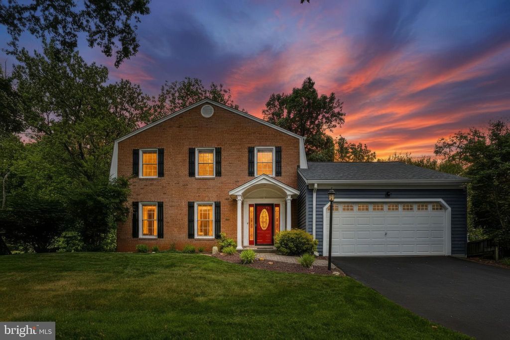 Photo of 8 Bouldercrest Court, ROCKVILLE, MD 20850 (MLS # MDMC2235944)