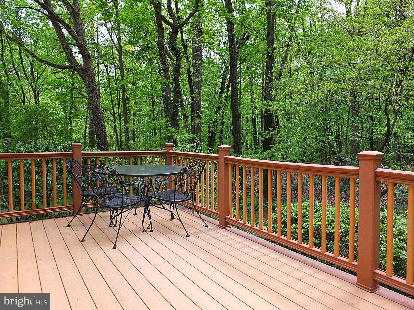 ASTON WOODS - Residential