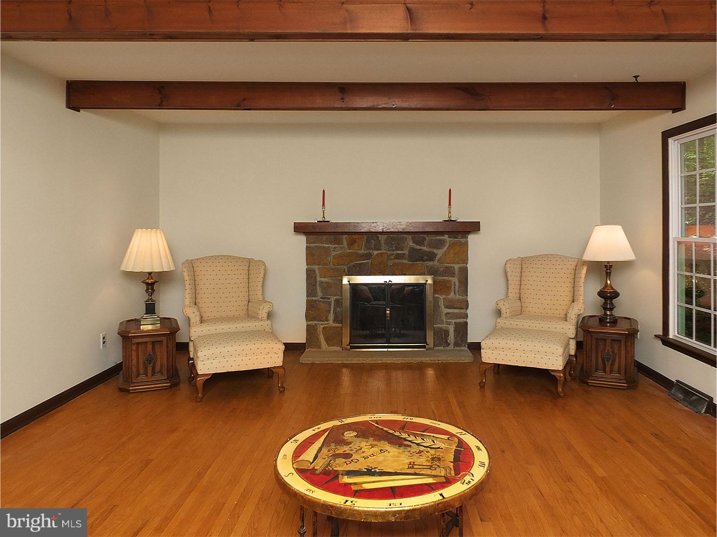 ASTON WOODS - Residential