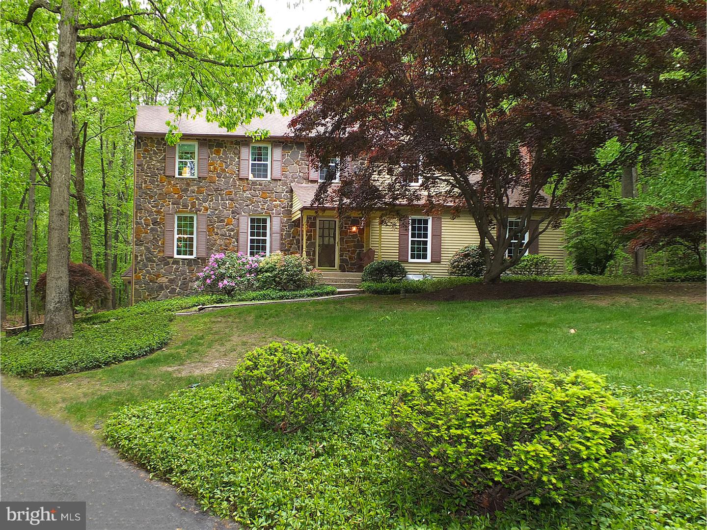 ASTON WOODS - Residential