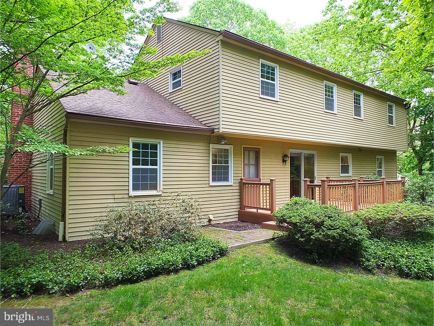 ASTON WOODS - Residential