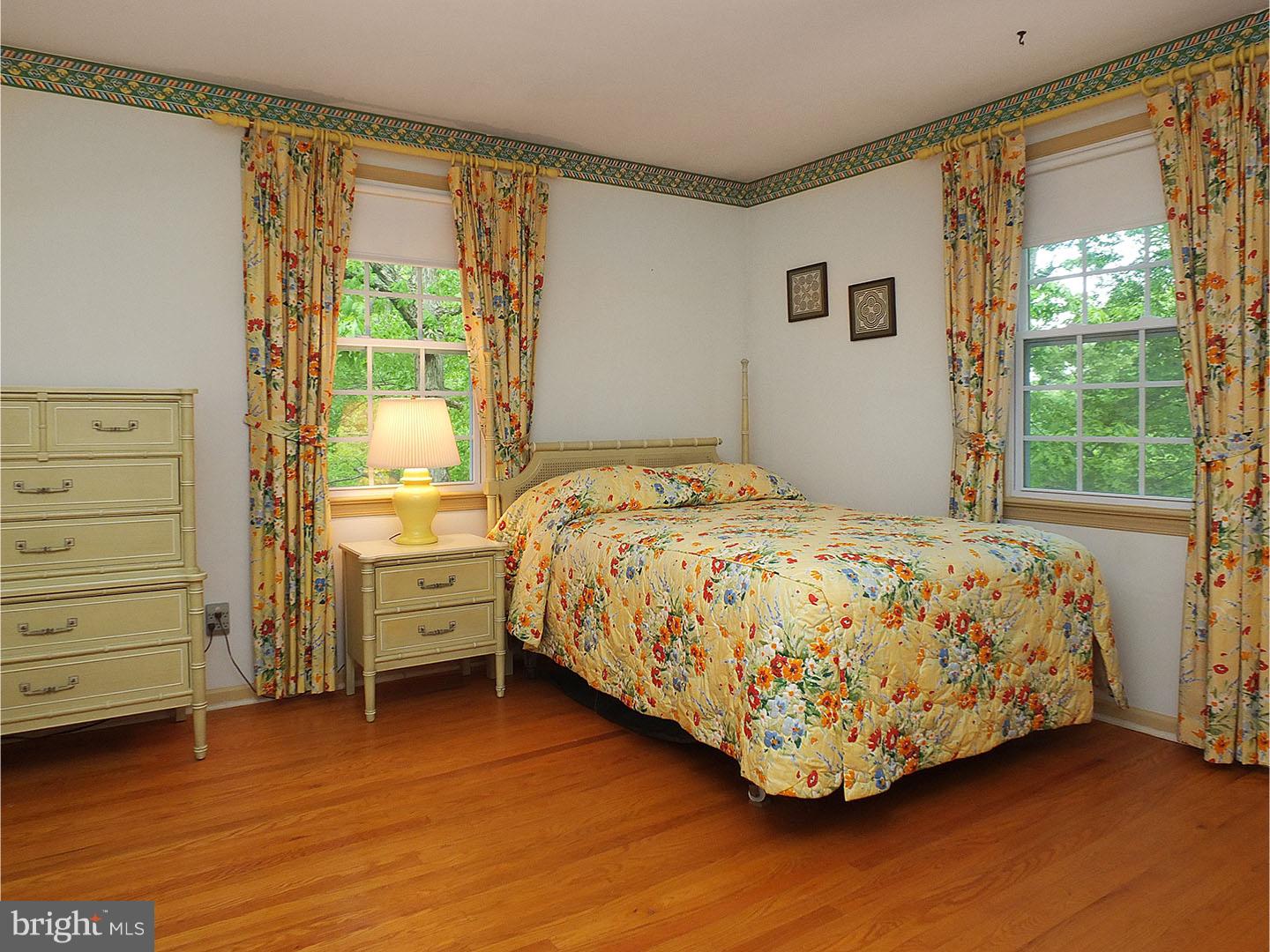 ASTON WOODS - Residential