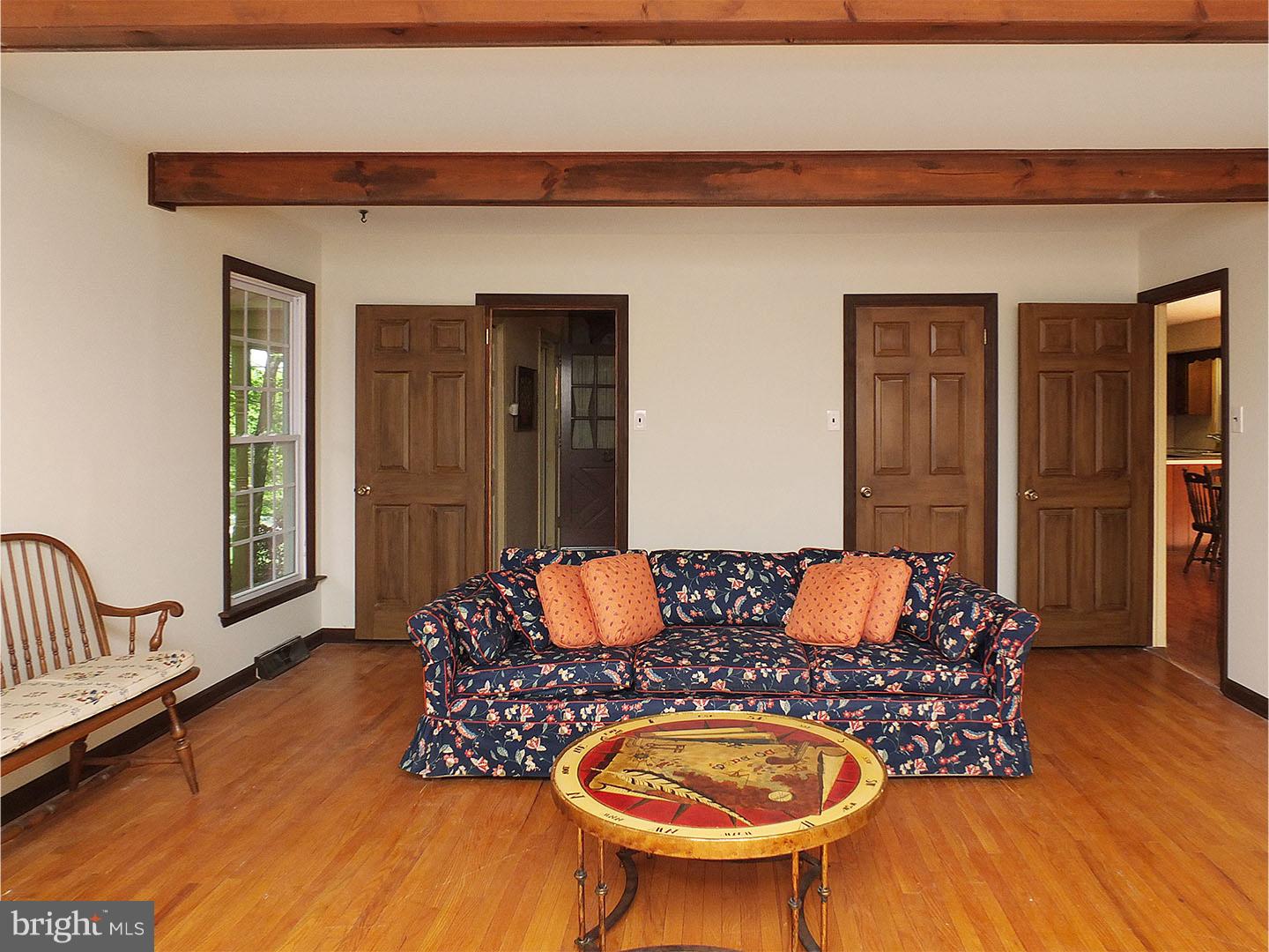 ASTON WOODS - Residential