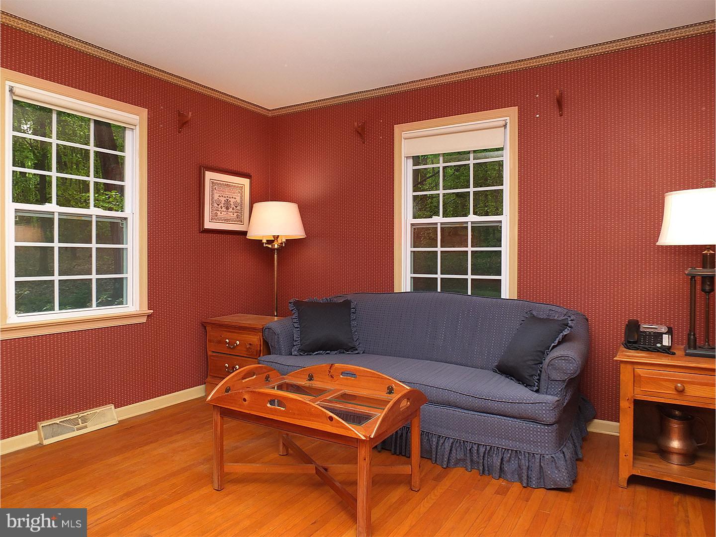 ASTON WOODS - Residential