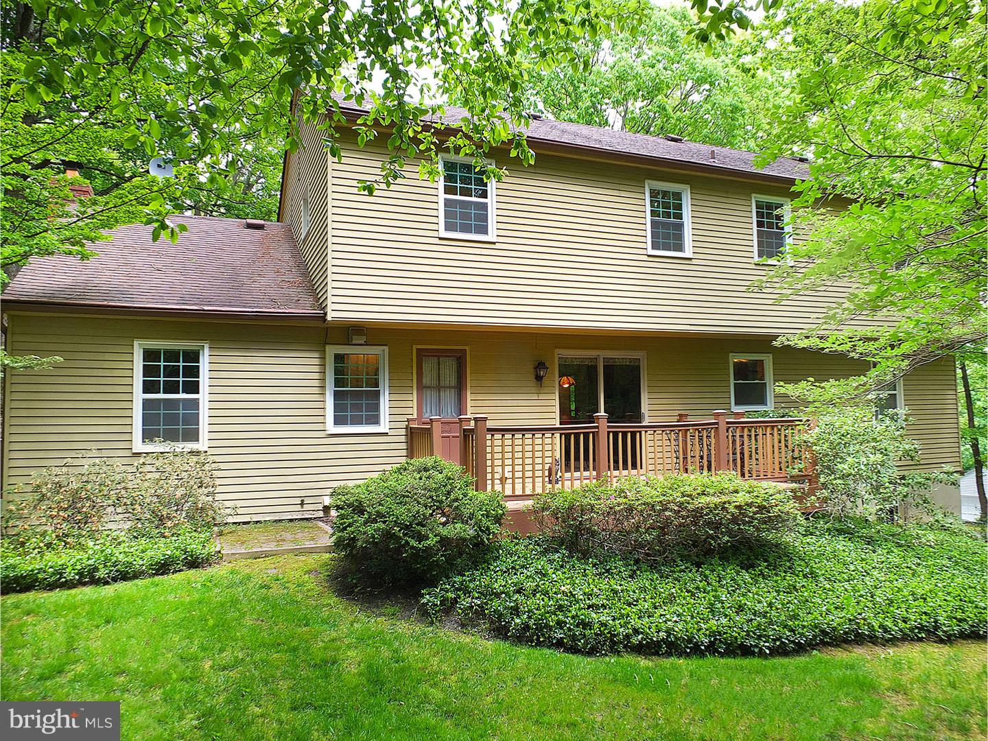 ASTON WOODS - Residential