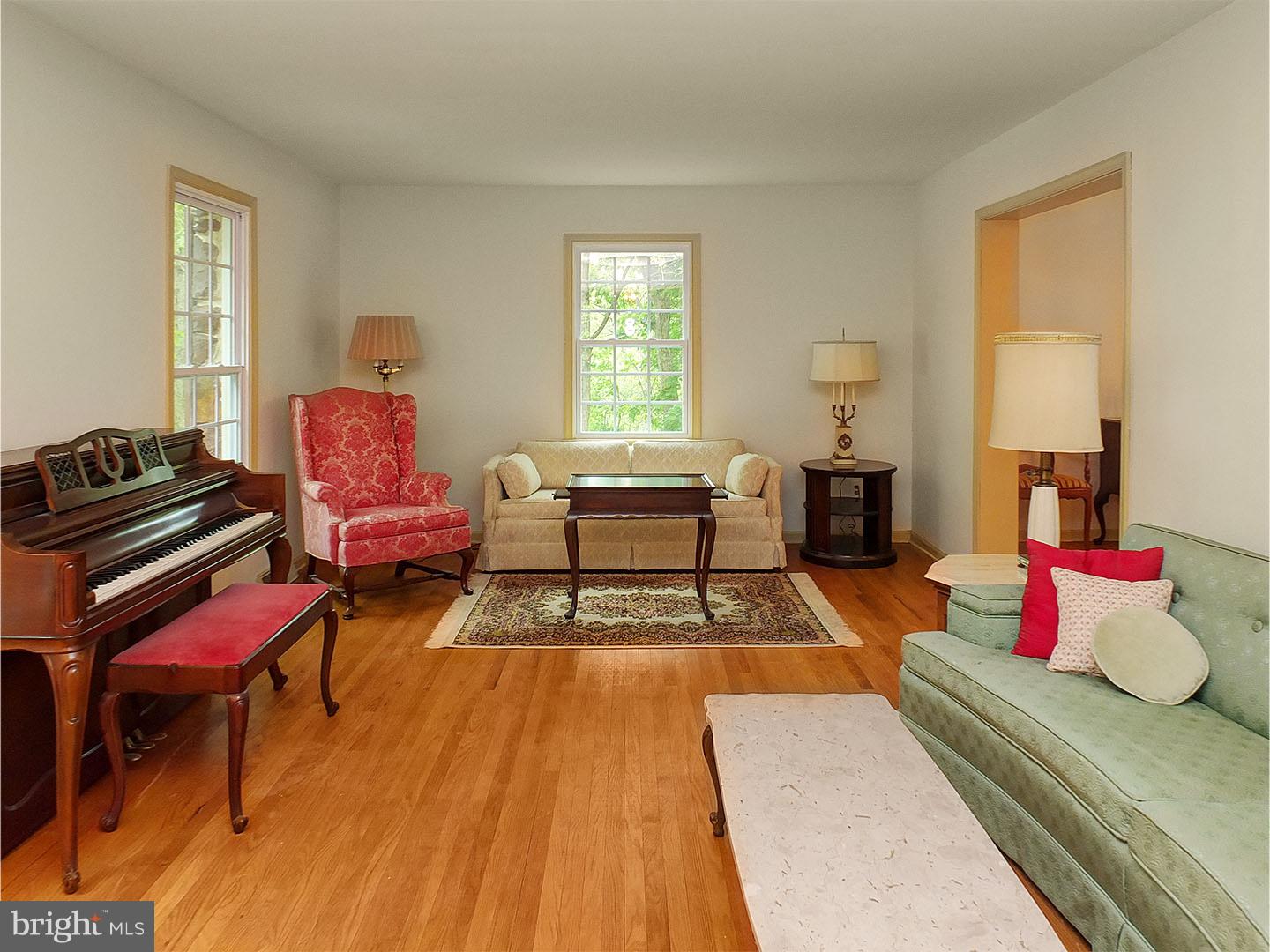 ASTON WOODS - Residential