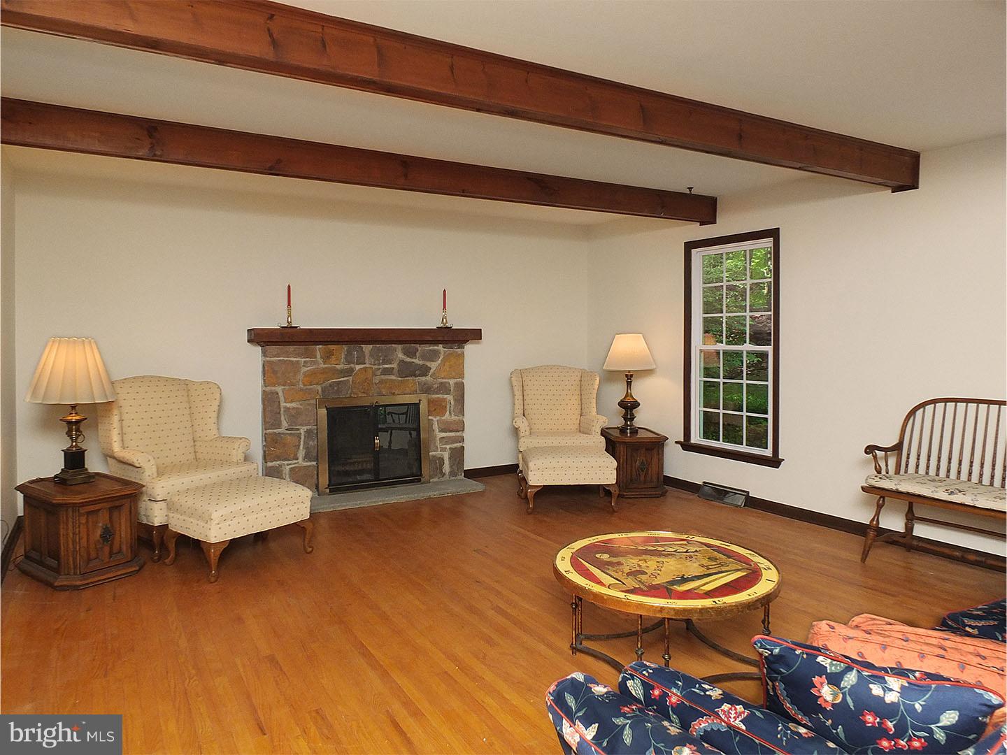 ASTON WOODS - Residential