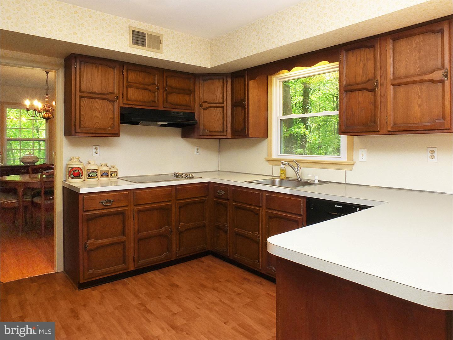 ASTON WOODS - Residential