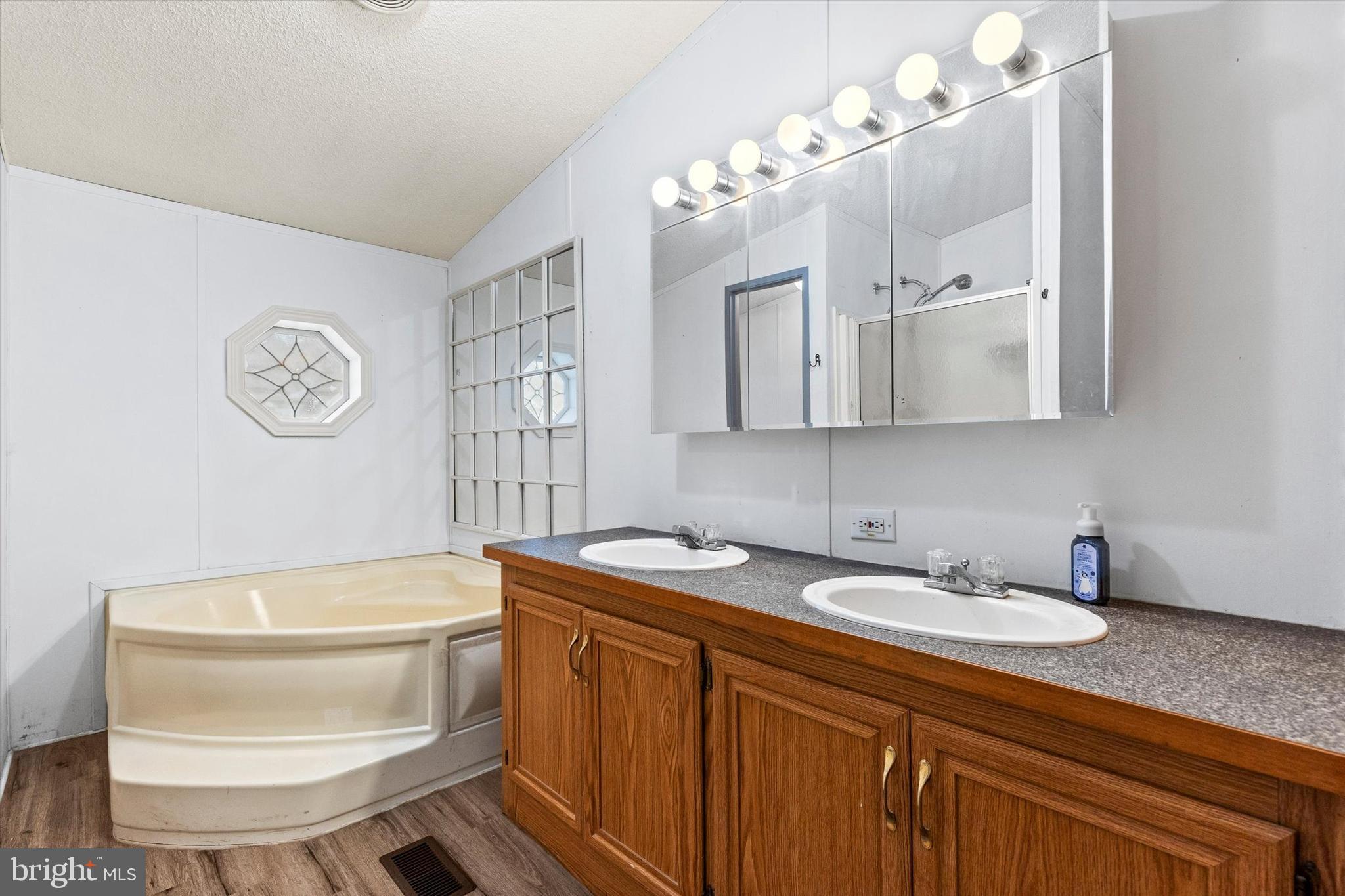 MIDLAND PARK - Residential