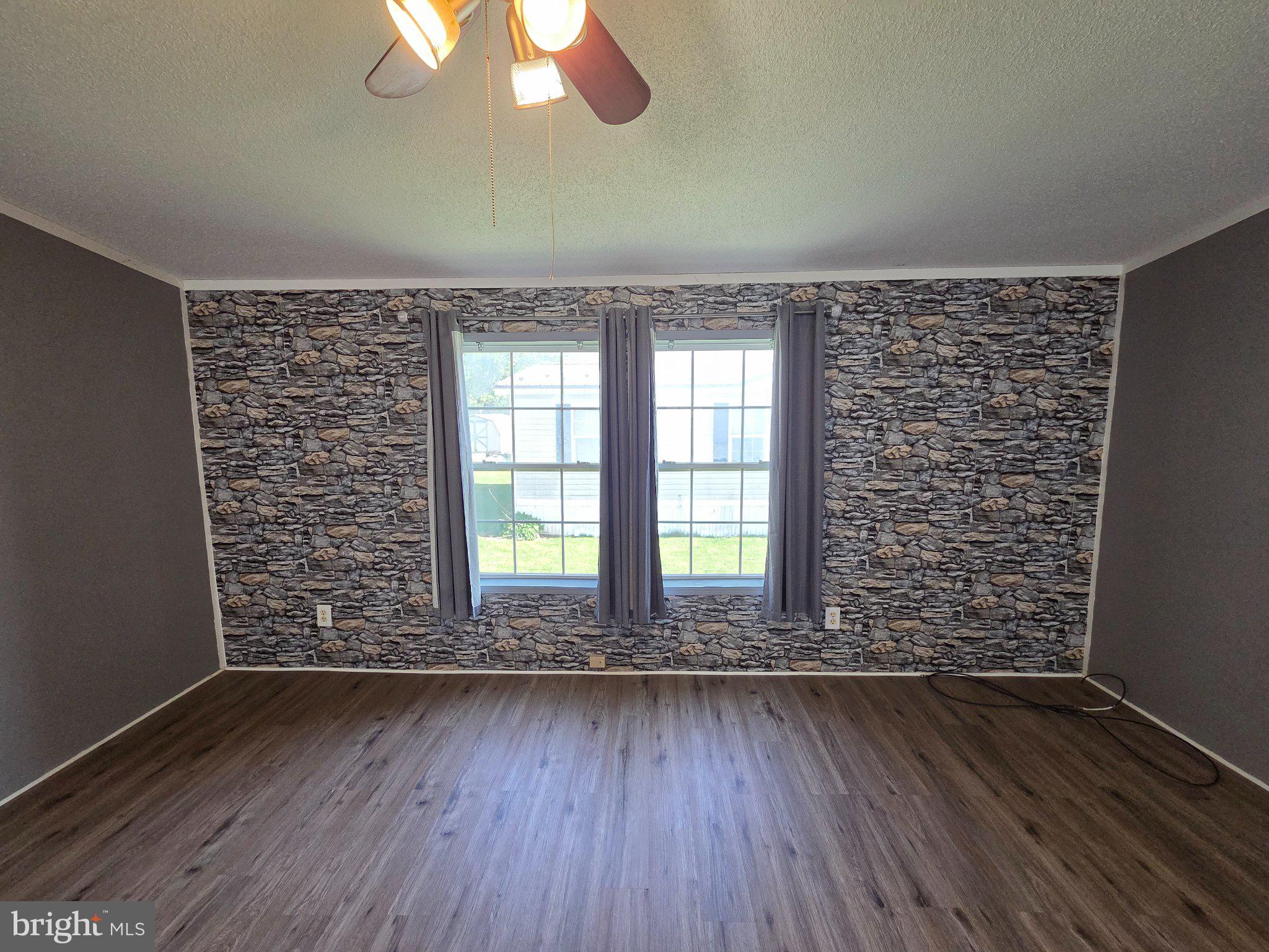 MIDLAND PARK - Residential