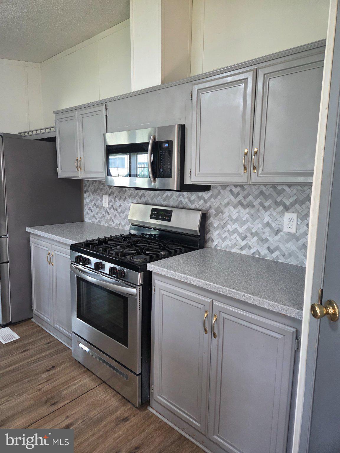 MIDLAND PARK - Residential