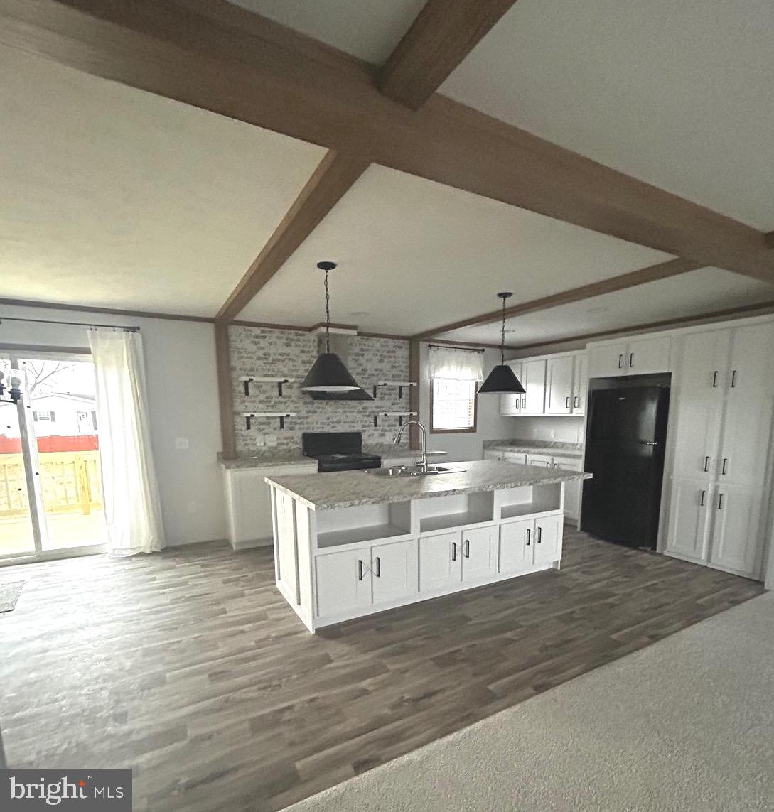 MIDDLE CREEK VILLAGE - Residential