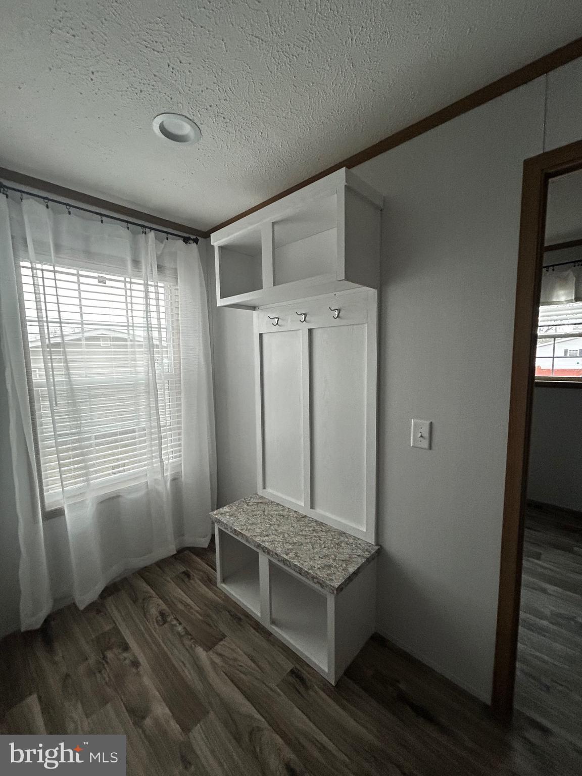 MIDDLE CREEK VILLAGE - Residential