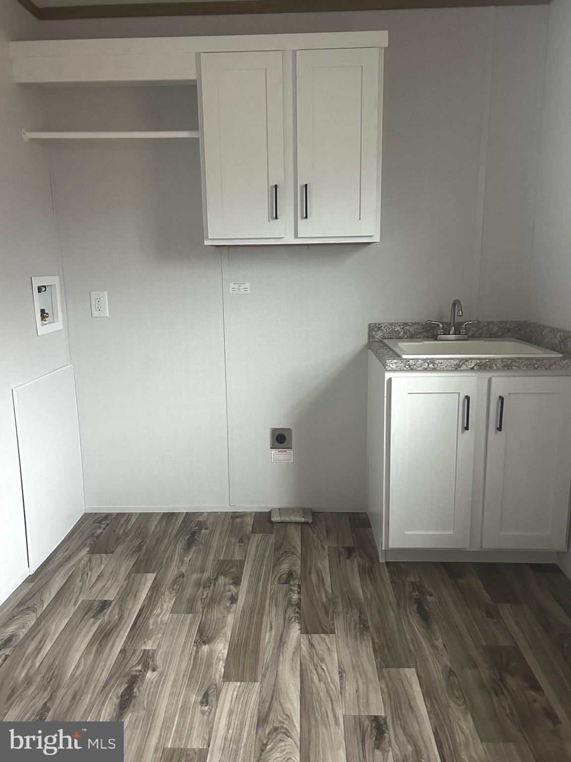 MIDDLE CREEK VILLAGE - Residential