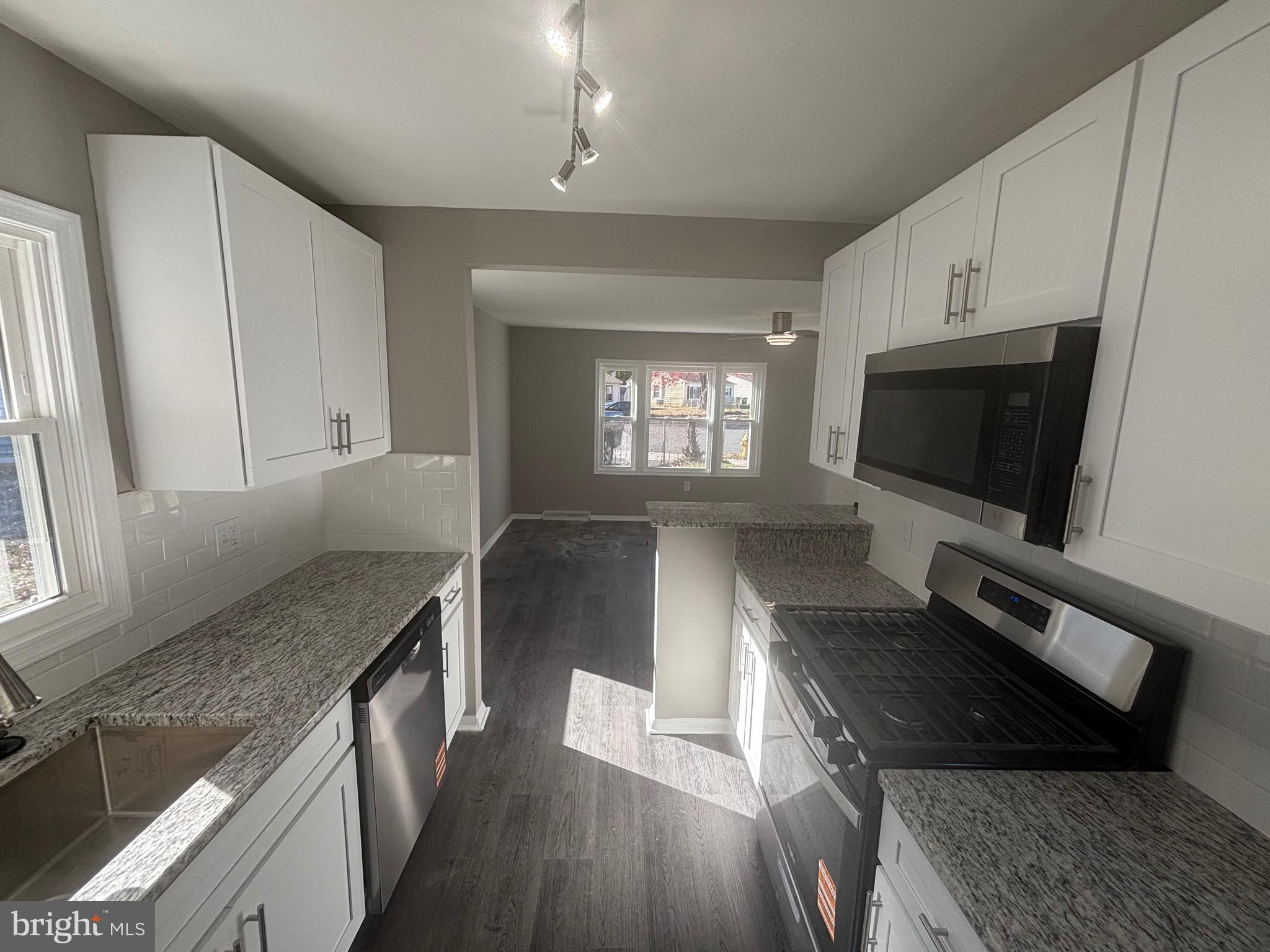 BONNIE BRAE MANOR - Residential