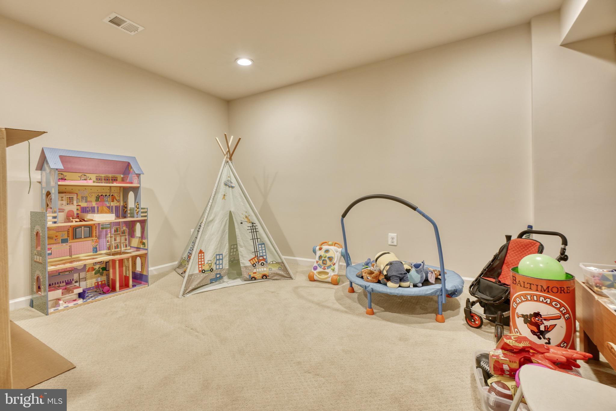 TAYLOR VILLAGE - Residential