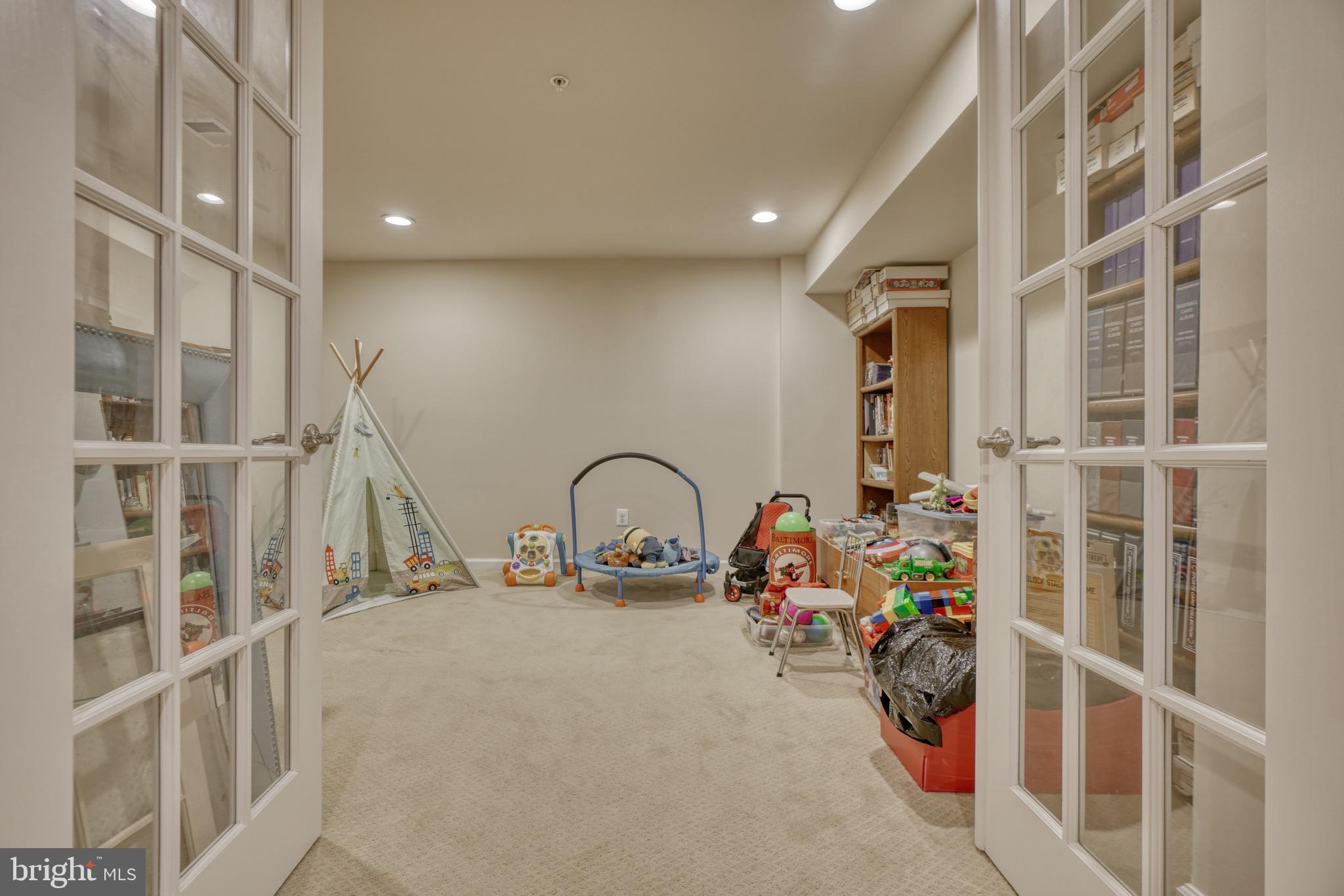 TAYLOR VILLAGE - Residential